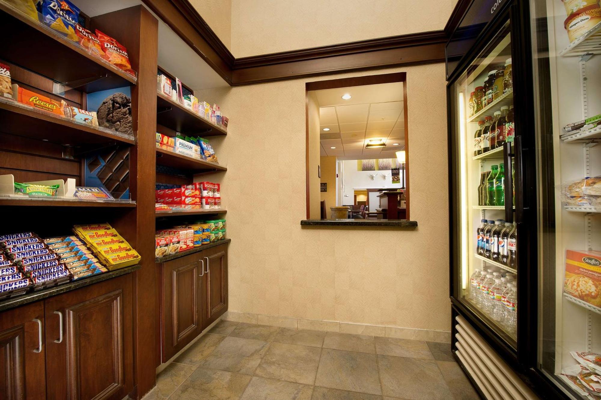 Hampton And Airport Hotel 3*