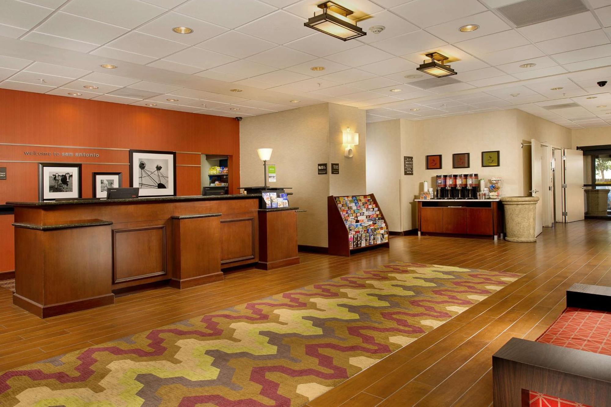 Hotel Hampton And Airport 3*