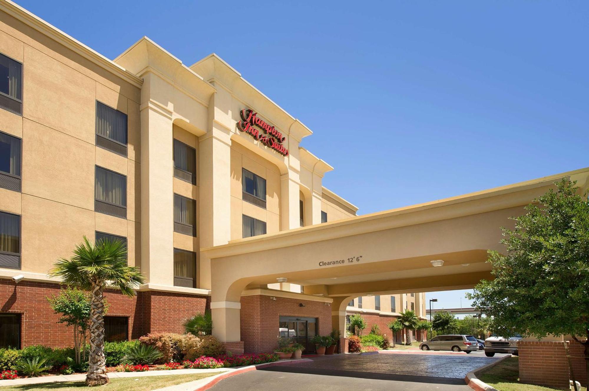 Hotel Hampton And Airport 3*