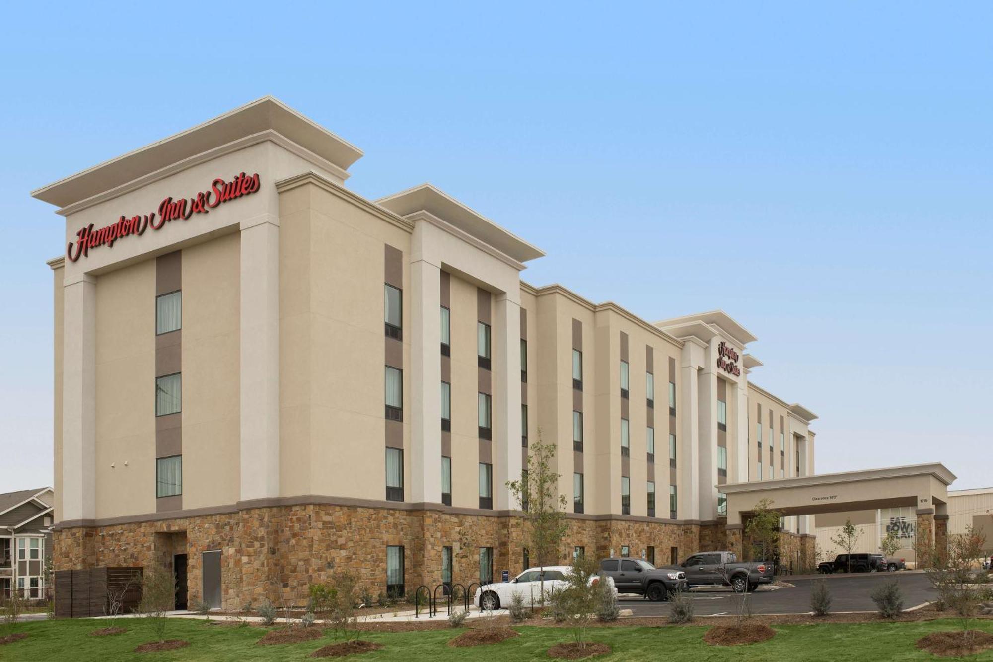 Hampton & Lackland Afb Seaworld Hotel