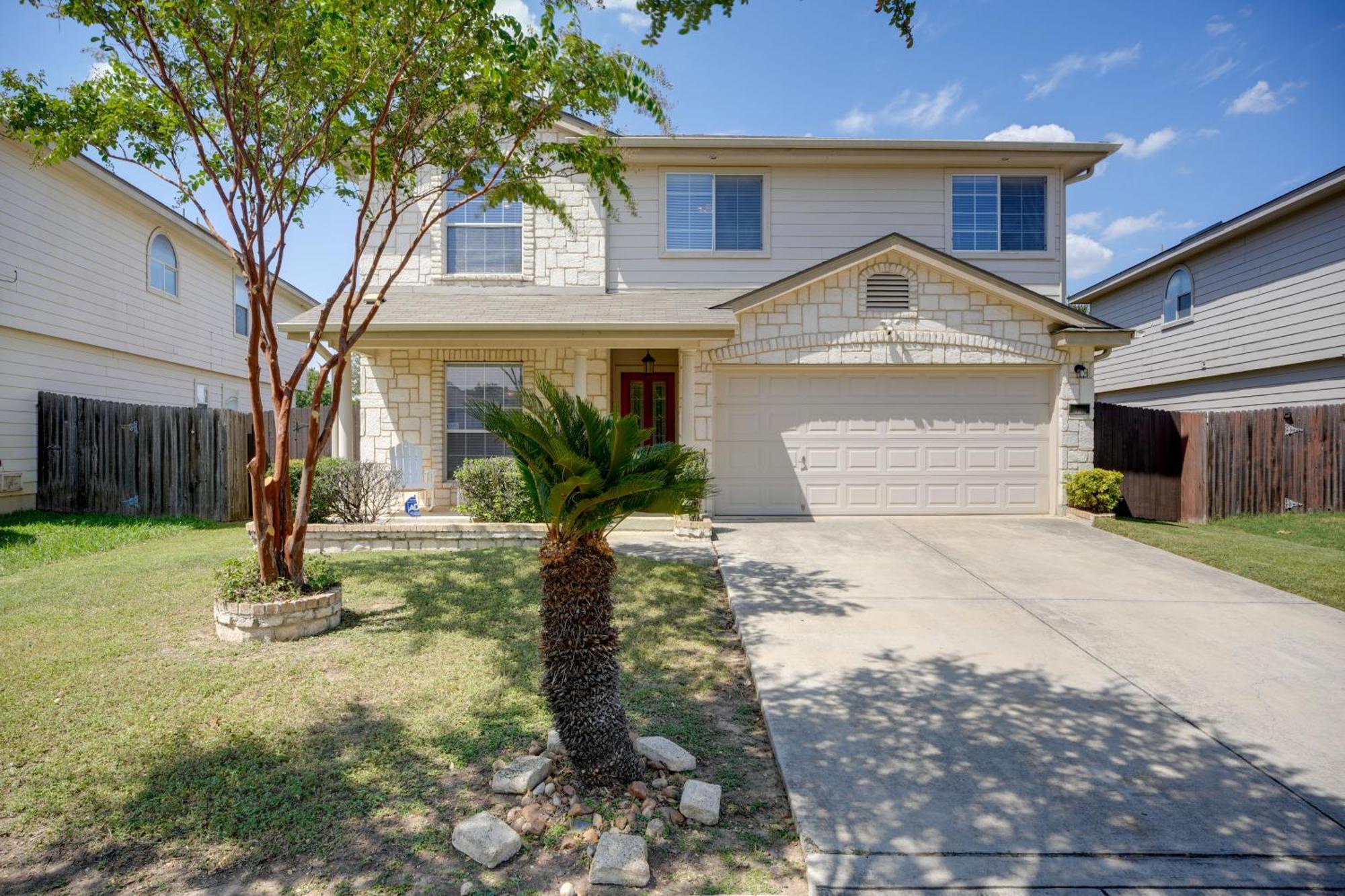Holiday home With Pool Access Near Lackland Afb *