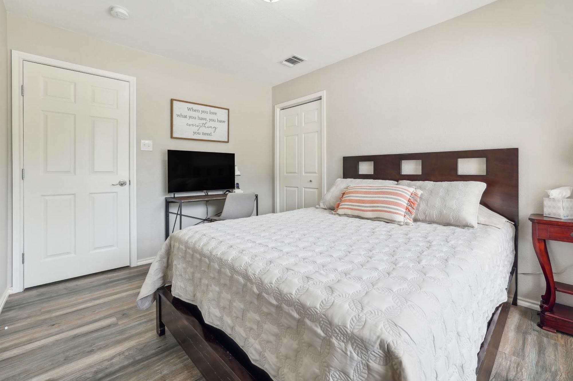 Holiday home Spacious Retreat With Private Patio! *