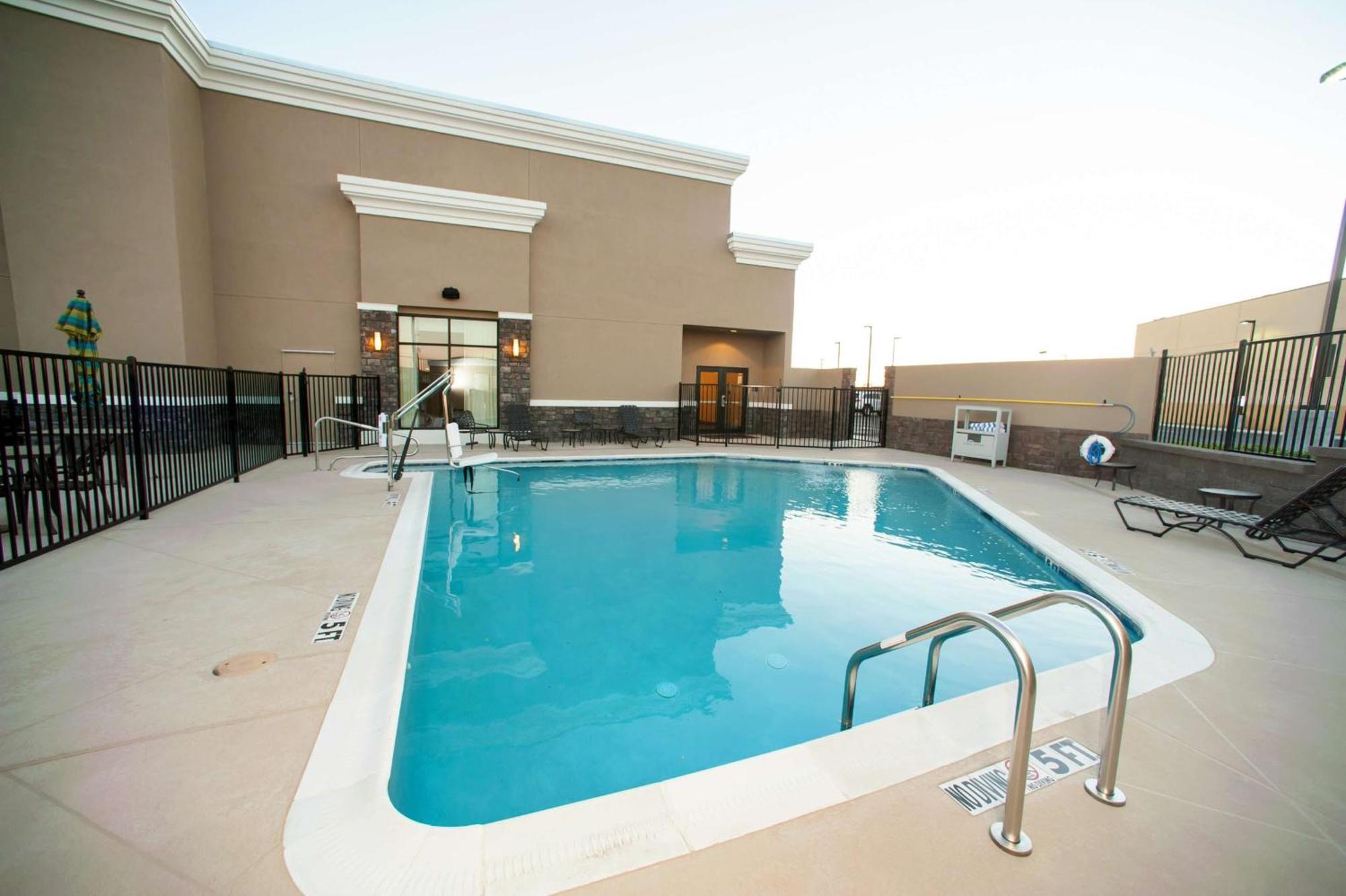 Hilton Garden San Antonio-live Oak Conference Center 3*