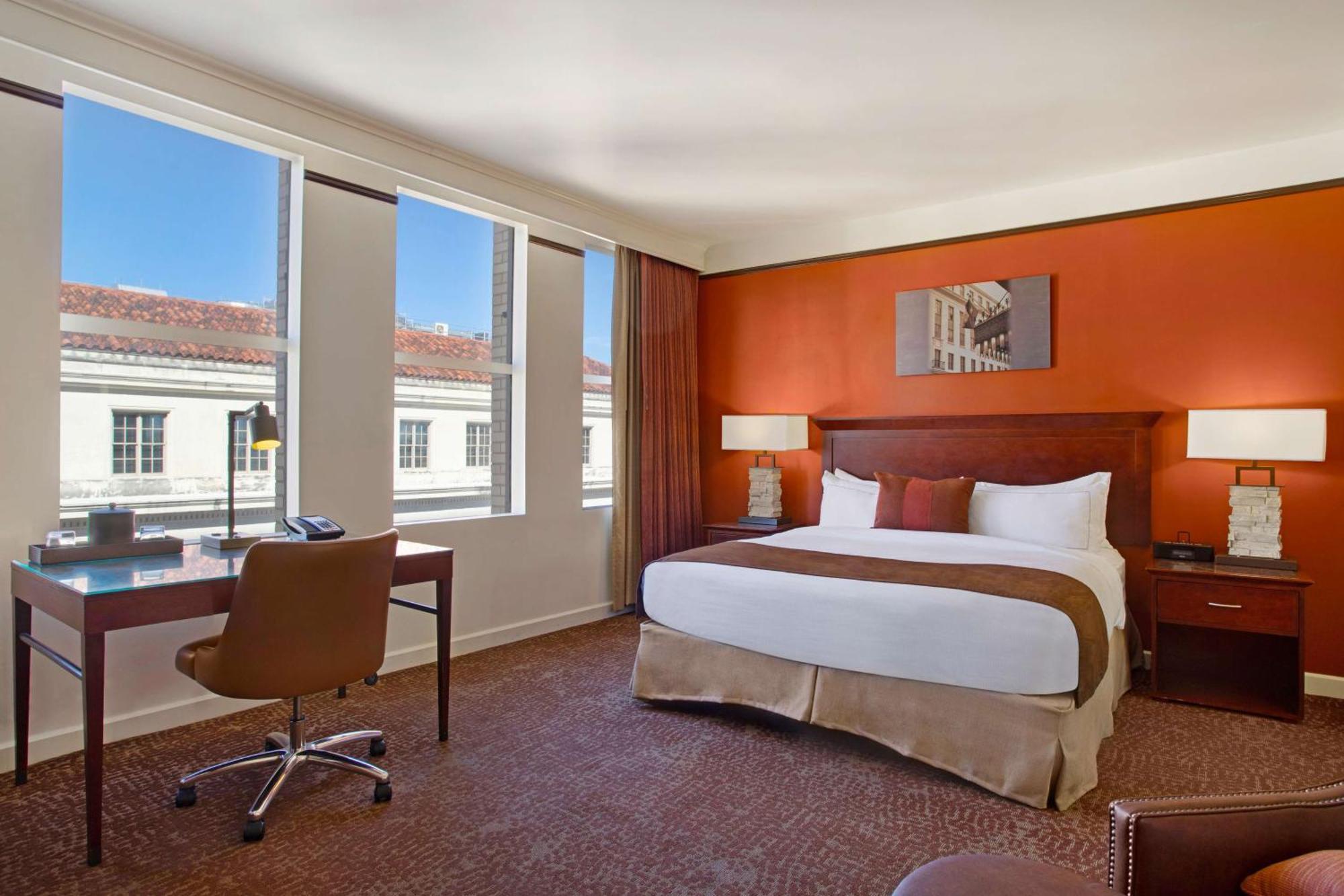 The Emily Morgan - A Doubletree By Hilton Hotel