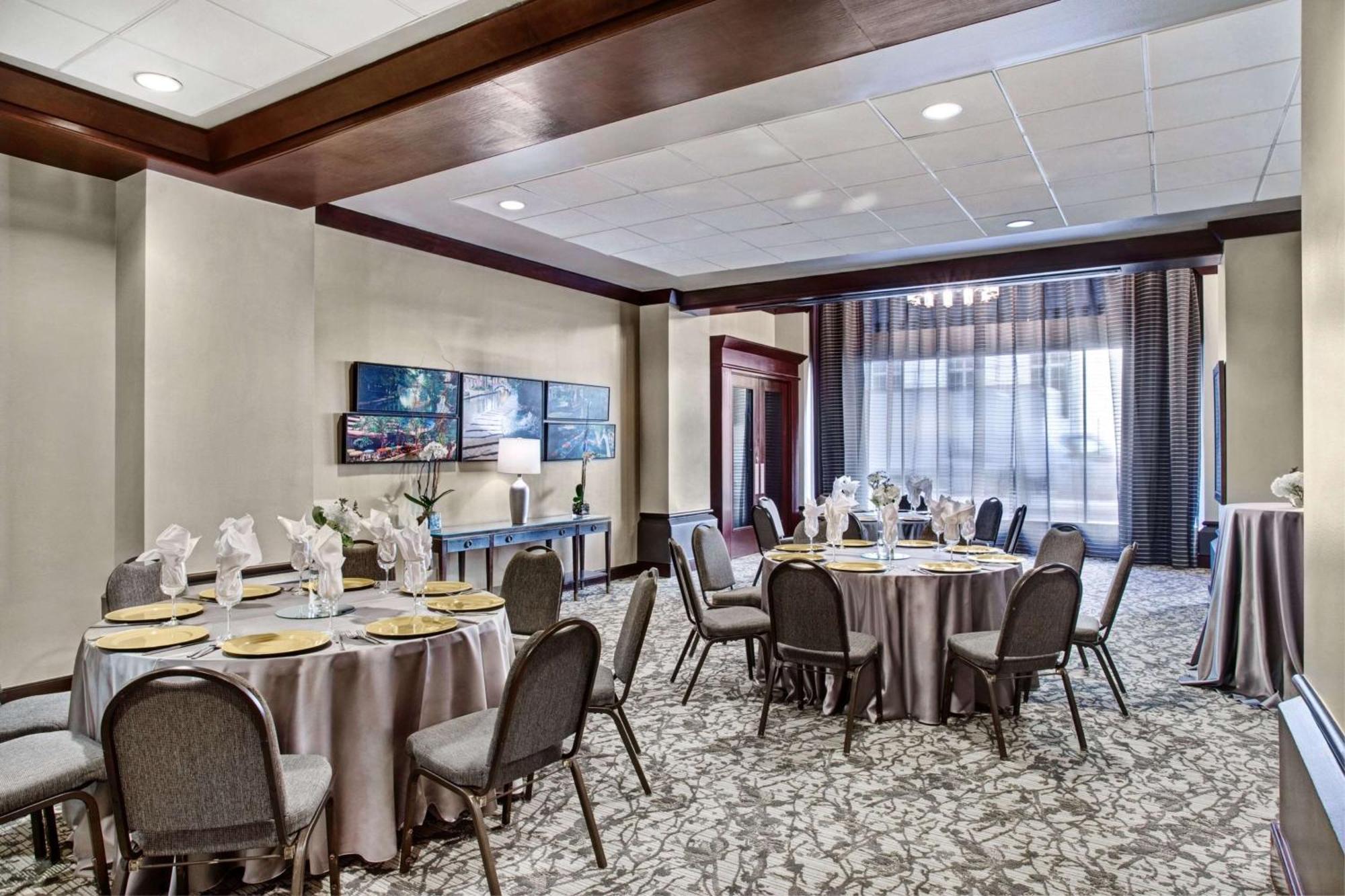 The Emily Morgan - A Doubletree By Hilton