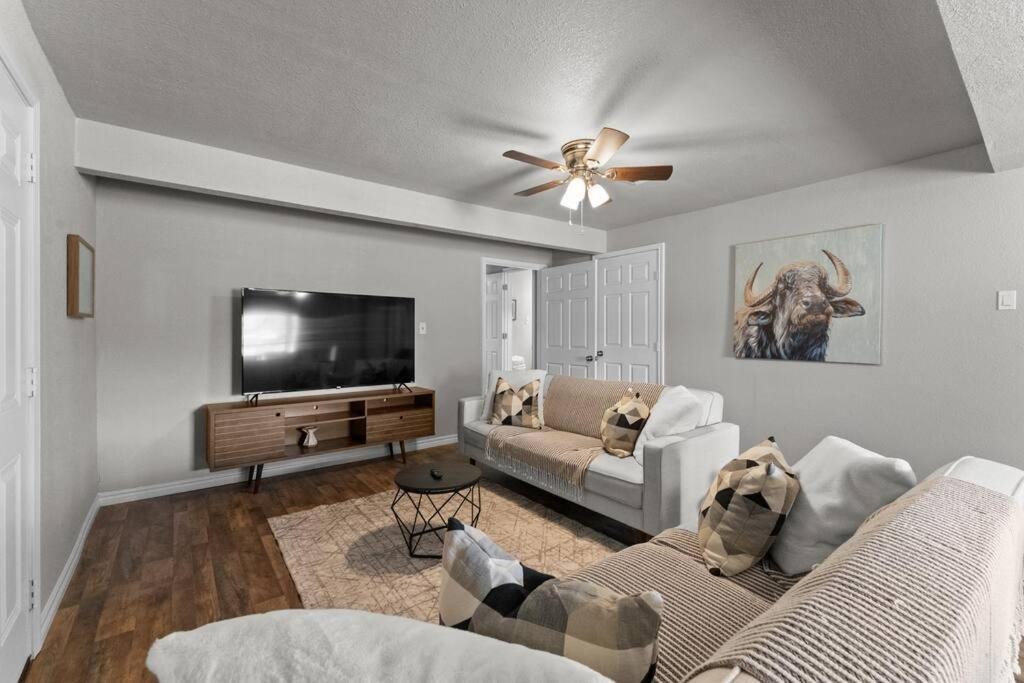 Steps To Lackland Afb & Seaworld Holiday home San Antonio