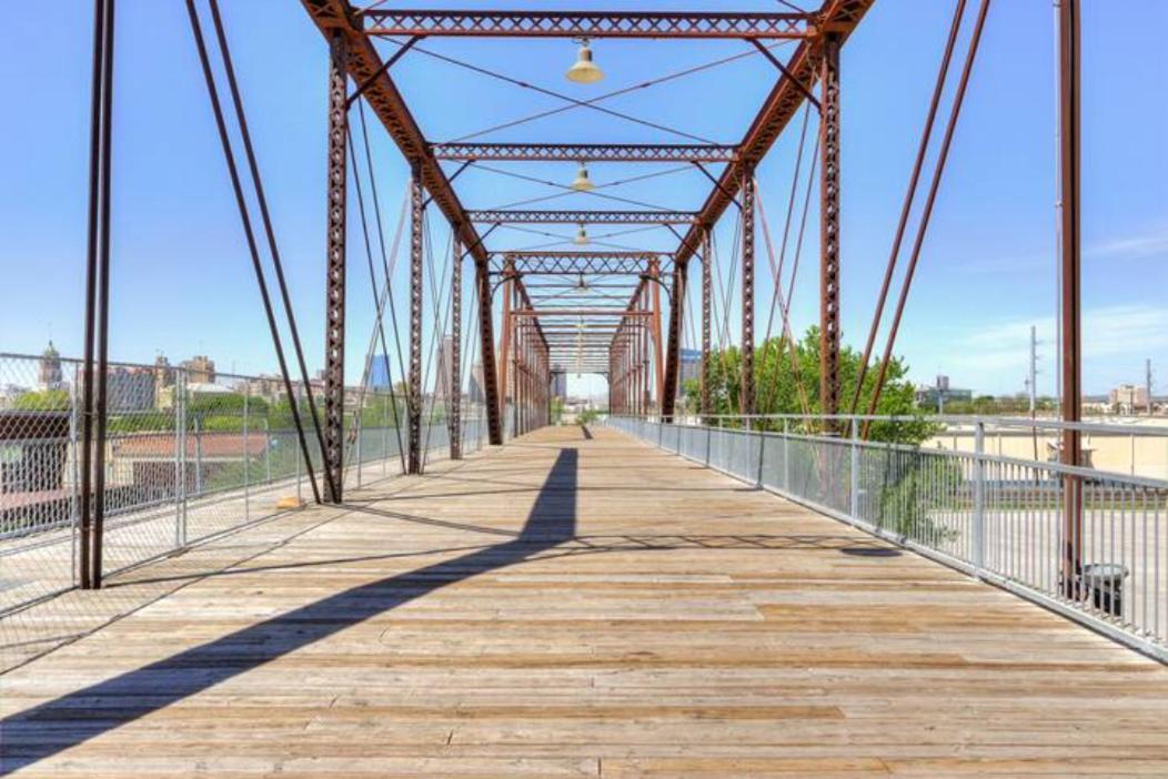 Holiday home Bridge - A Birdy Vacation