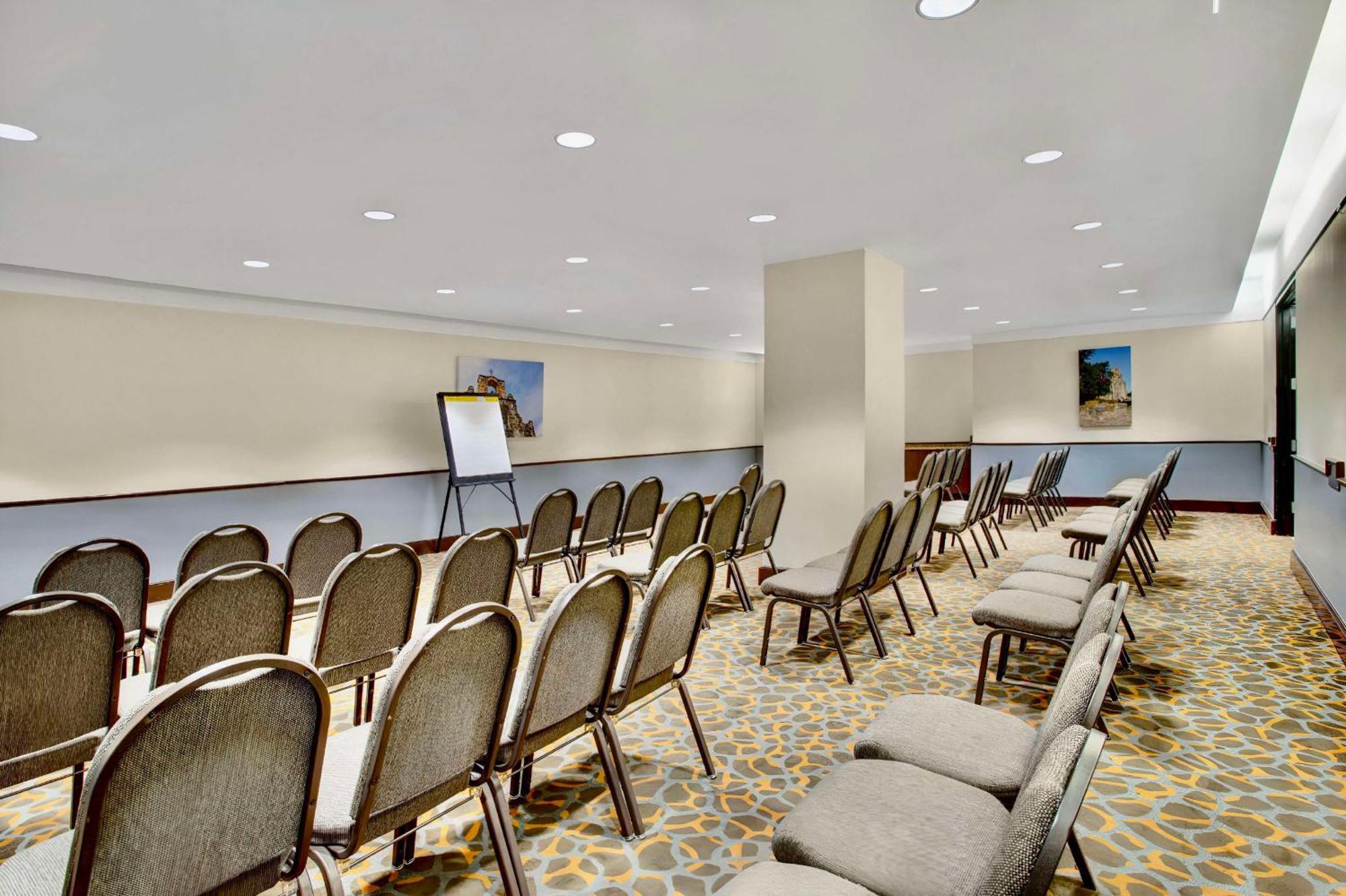The Emily Morgan - A Doubletree By Hilton 4*