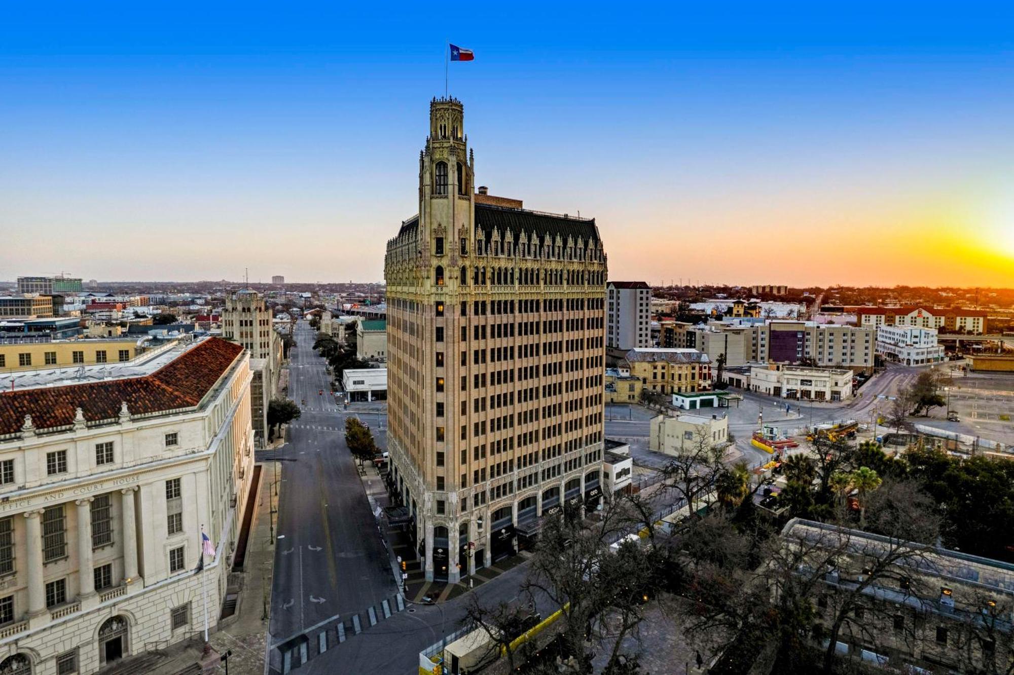 The Emily Morgan - A Doubletree By Hilton