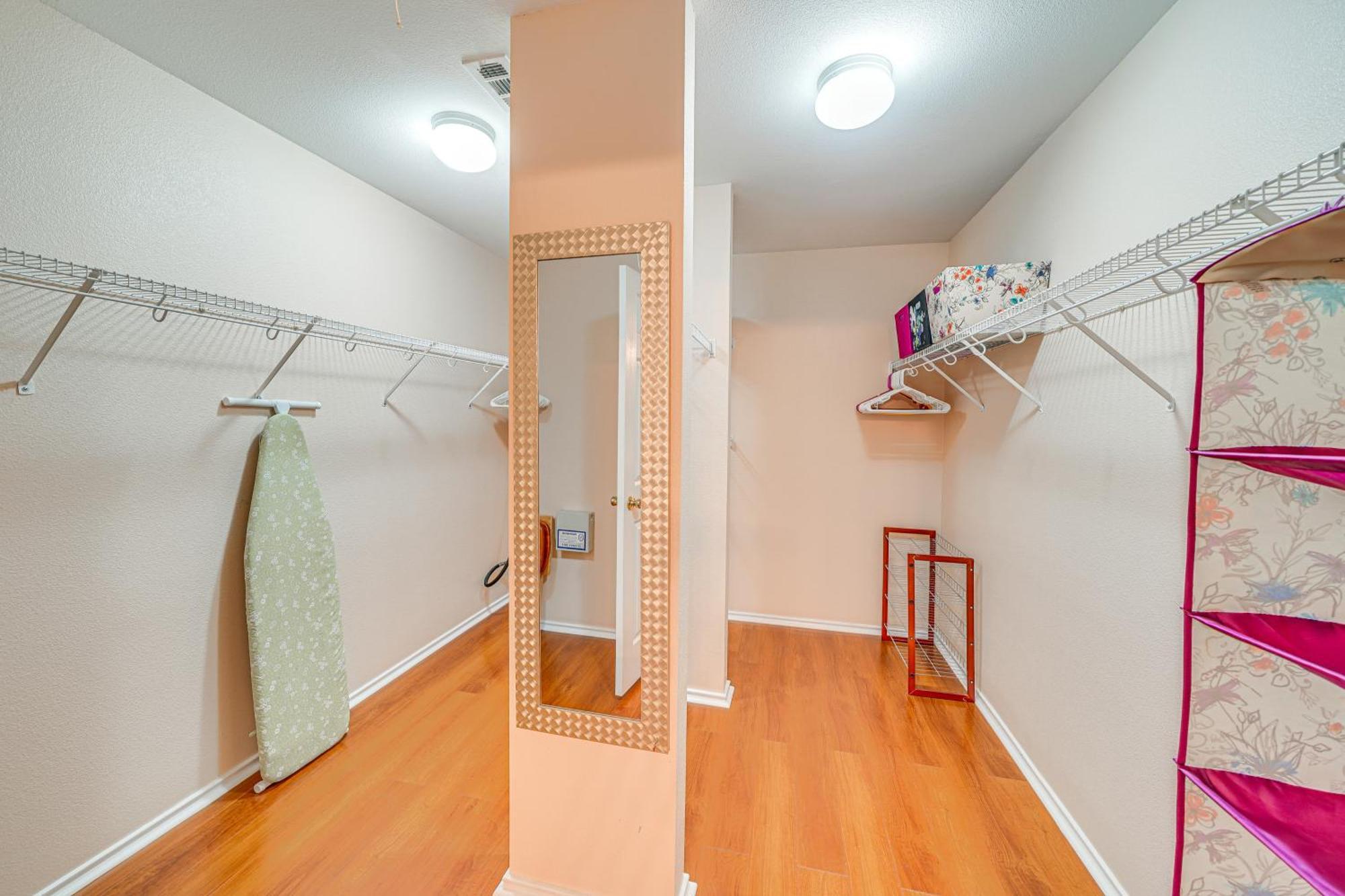 Bright With Game And Pool Access