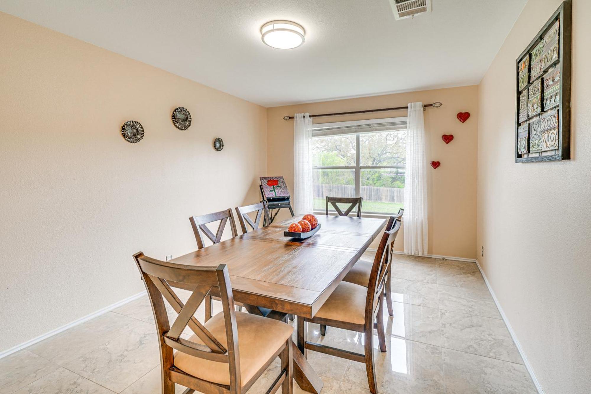 Bright With Game And Pool Access Holiday home San Antonio