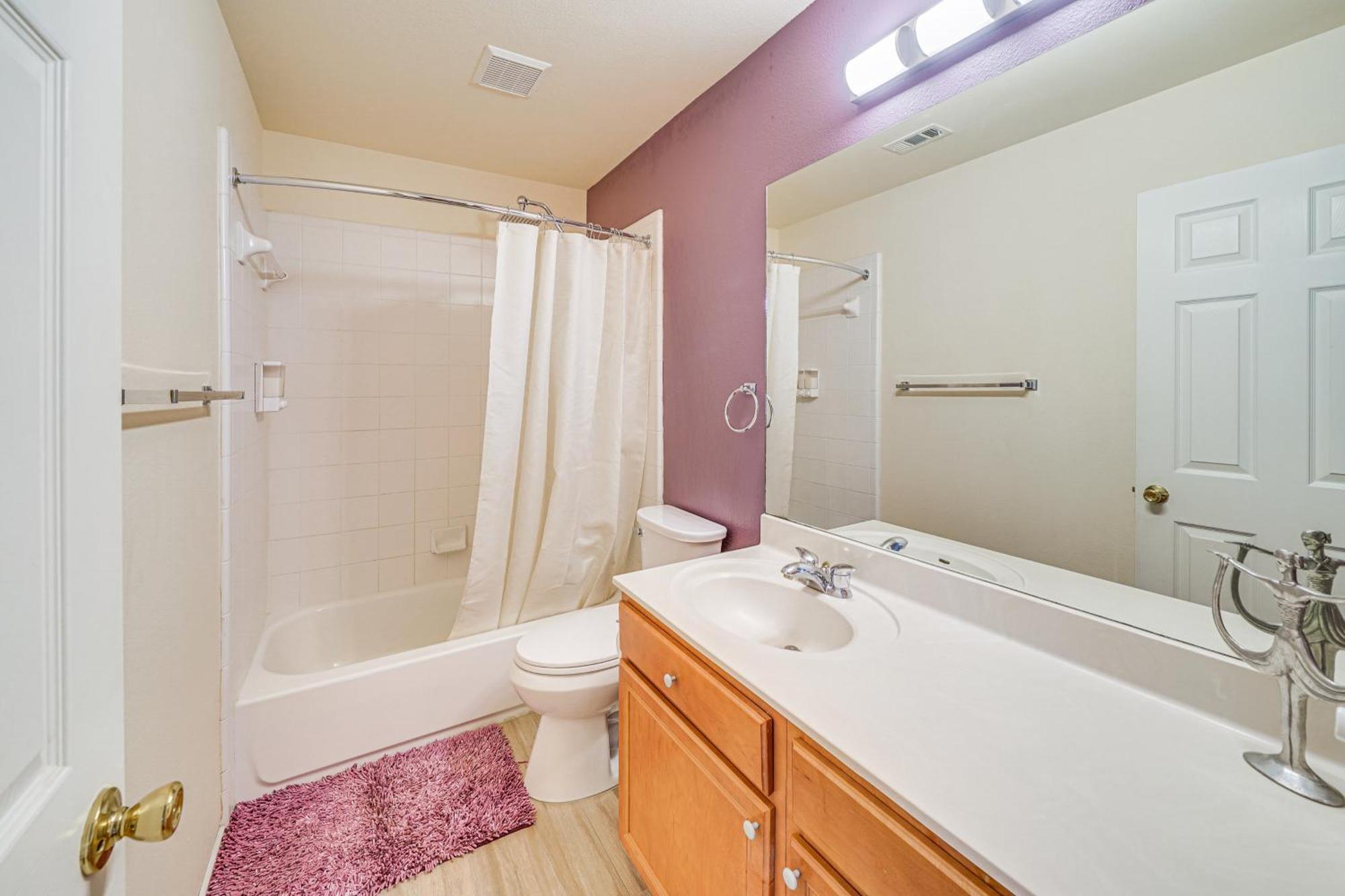 Bright With Game And Pool Access