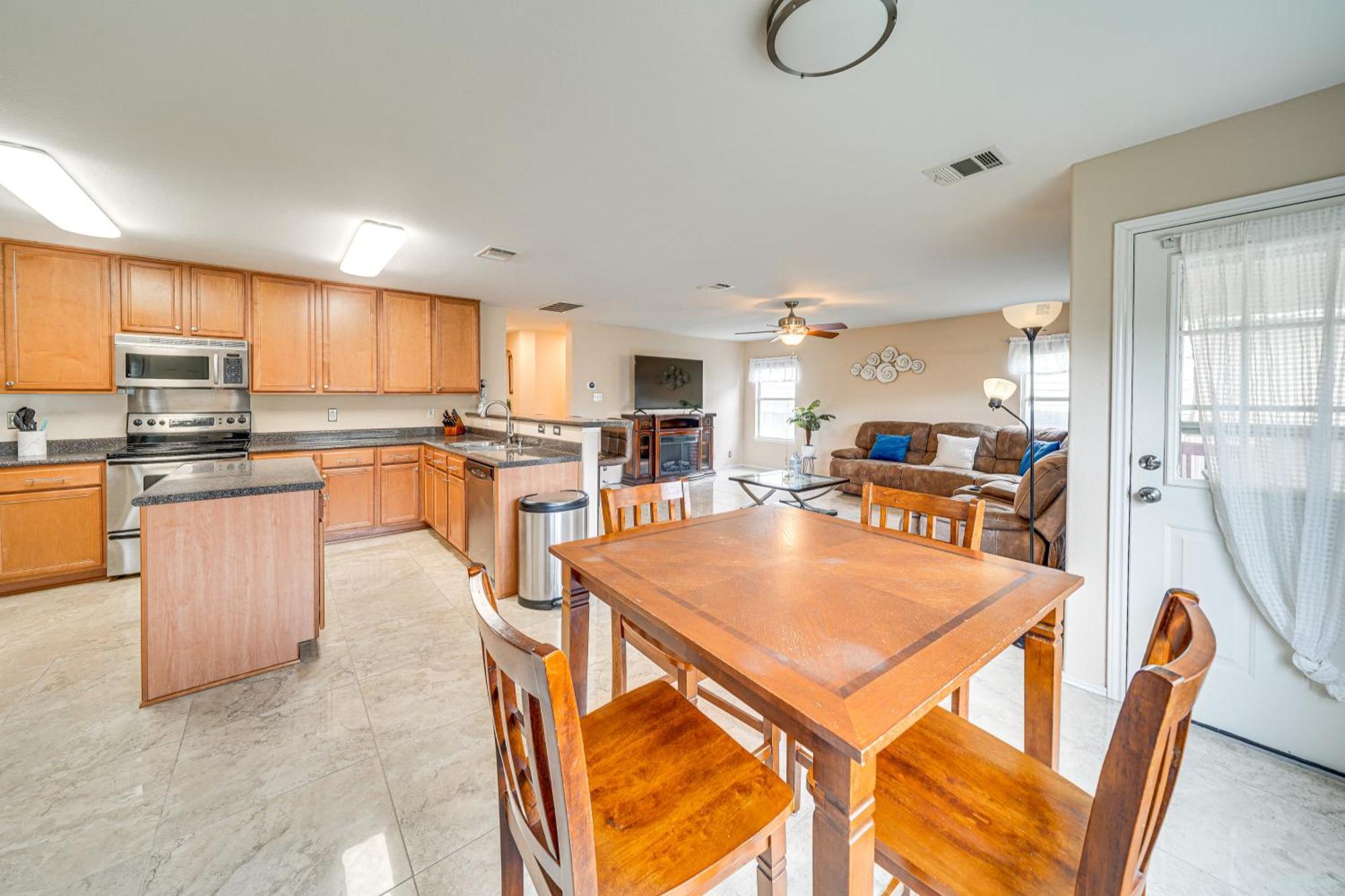 Holiday home Bright With Game And Pool Access San Antonio