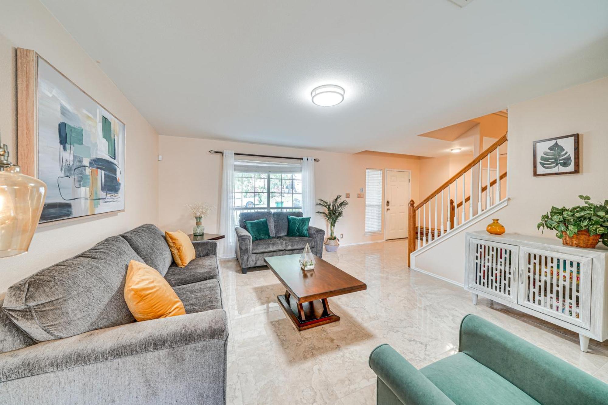 Bright With Game And Pool Access *
