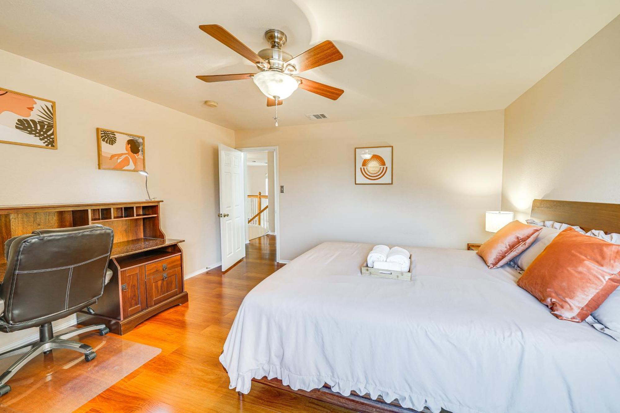 Bright With Game And Pool Access