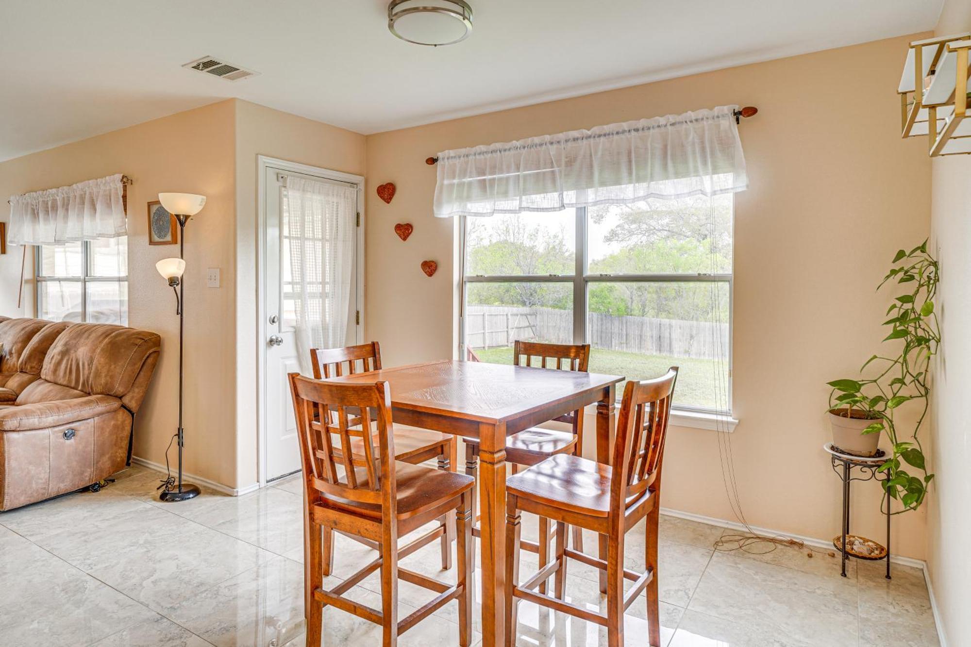 Holiday home Bright With Game And Pool Access San Antonio