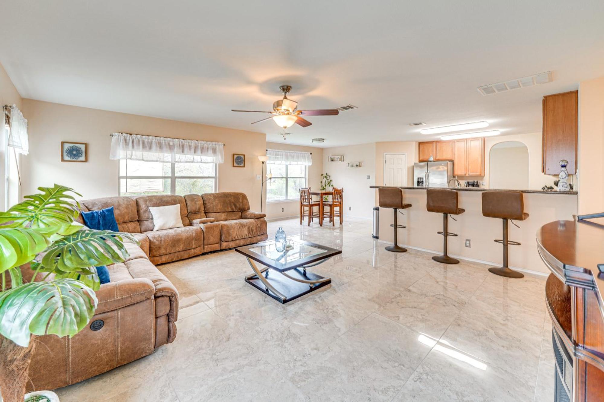 Holiday home Bright With Game And Pool Access San Antonio