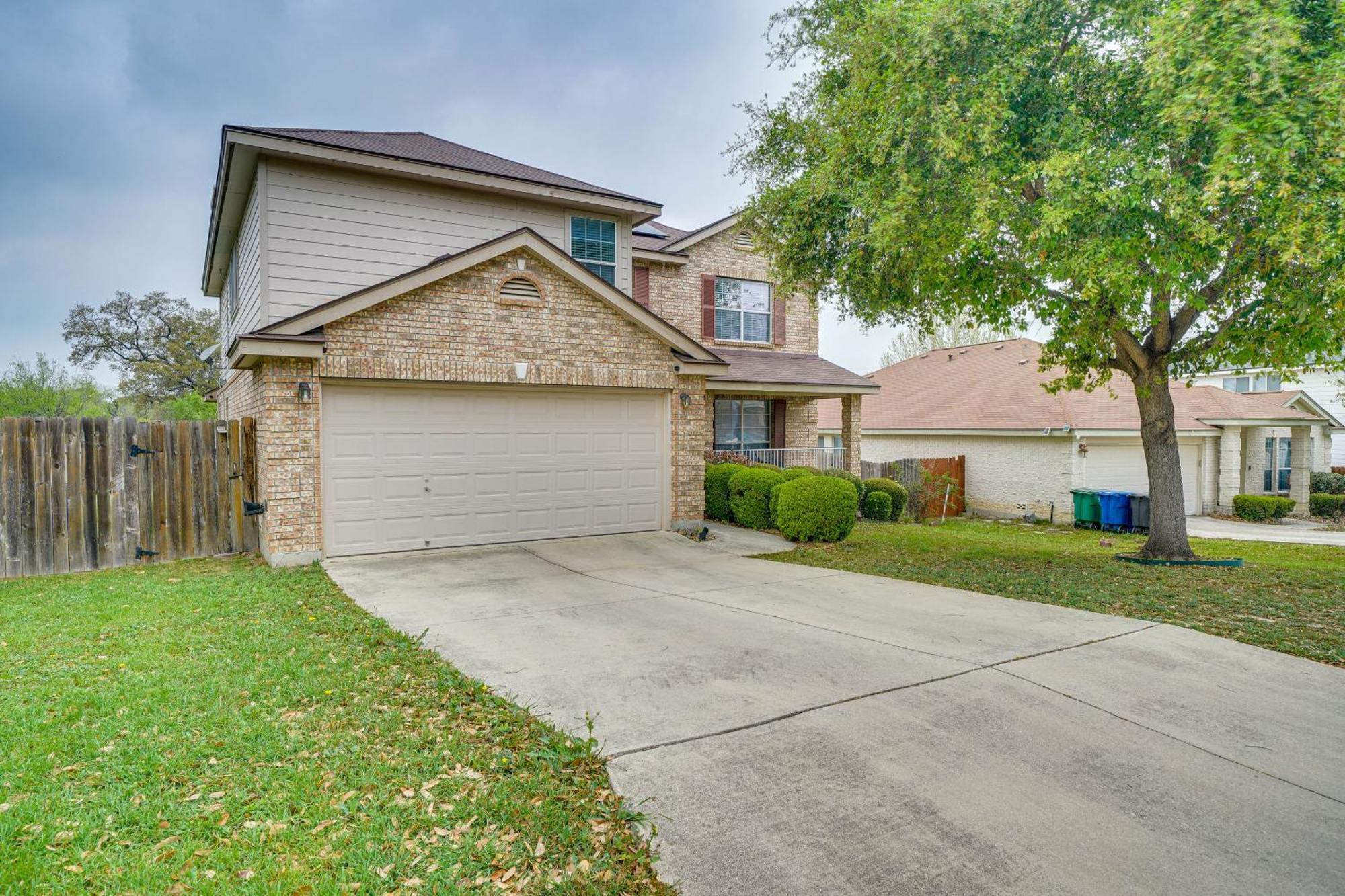 Bright With Game And Pool Access