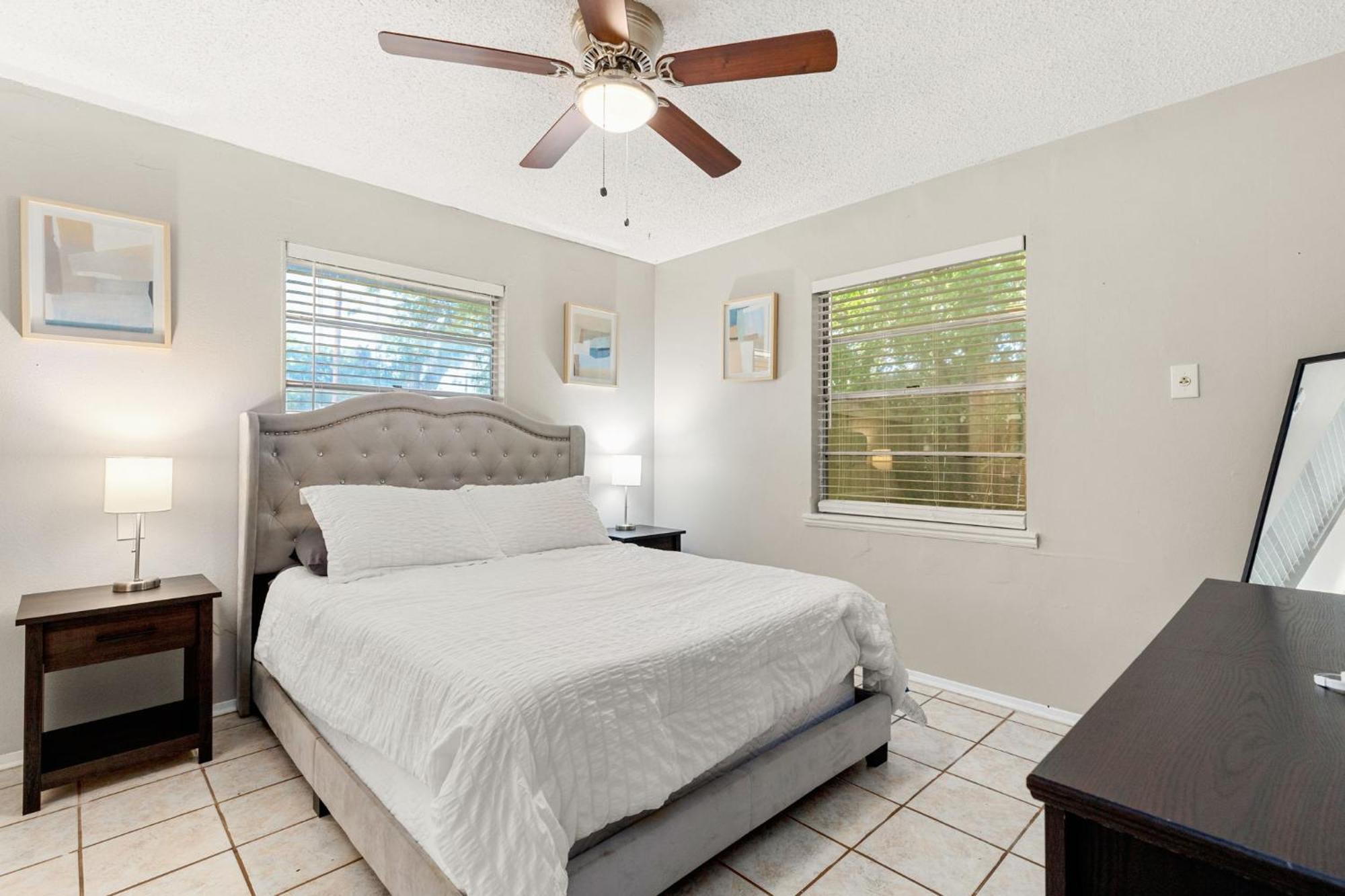 Holiday home Cozy 3 Bedroom With Hot Tub 2 Min Away From Lackland *