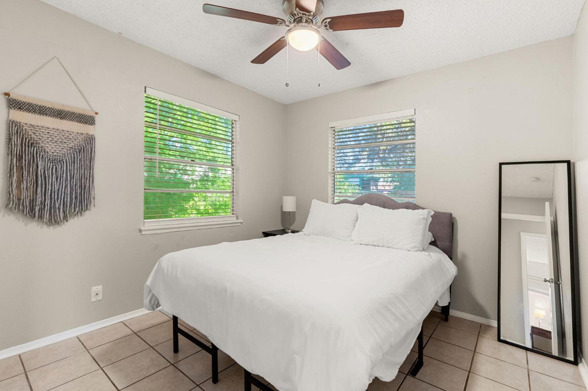 Cozy 3 Bedroom With Hot Tub 2 Min Away From Lackland Holiday home San Antonio