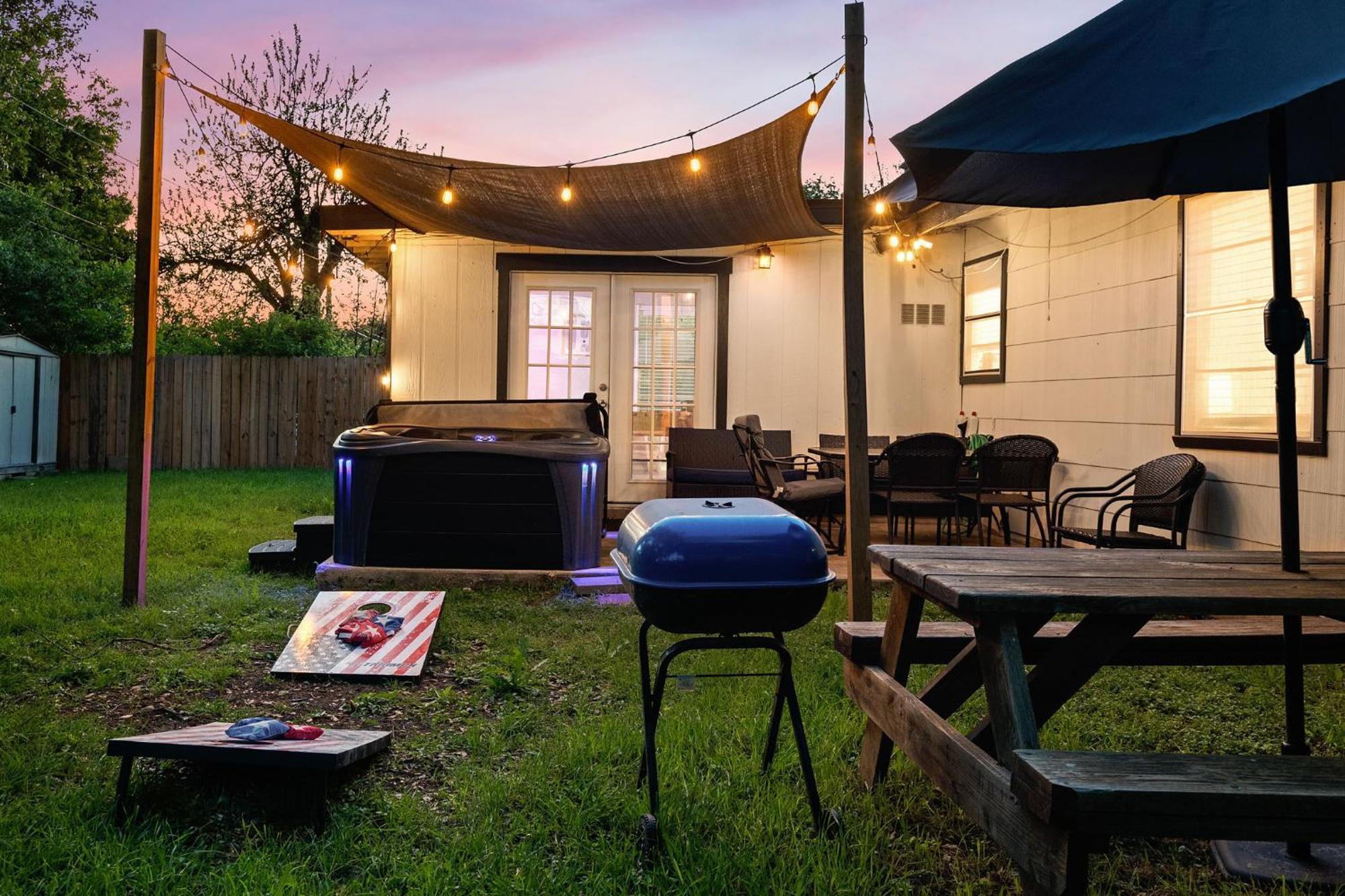 Holiday home Cozy 3 Bedroom With Hot Tub 2 Min Away From Lackland *