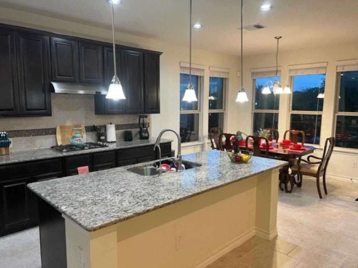 7-br, H. Thea., Near Attrns -st2 Holiday home *
