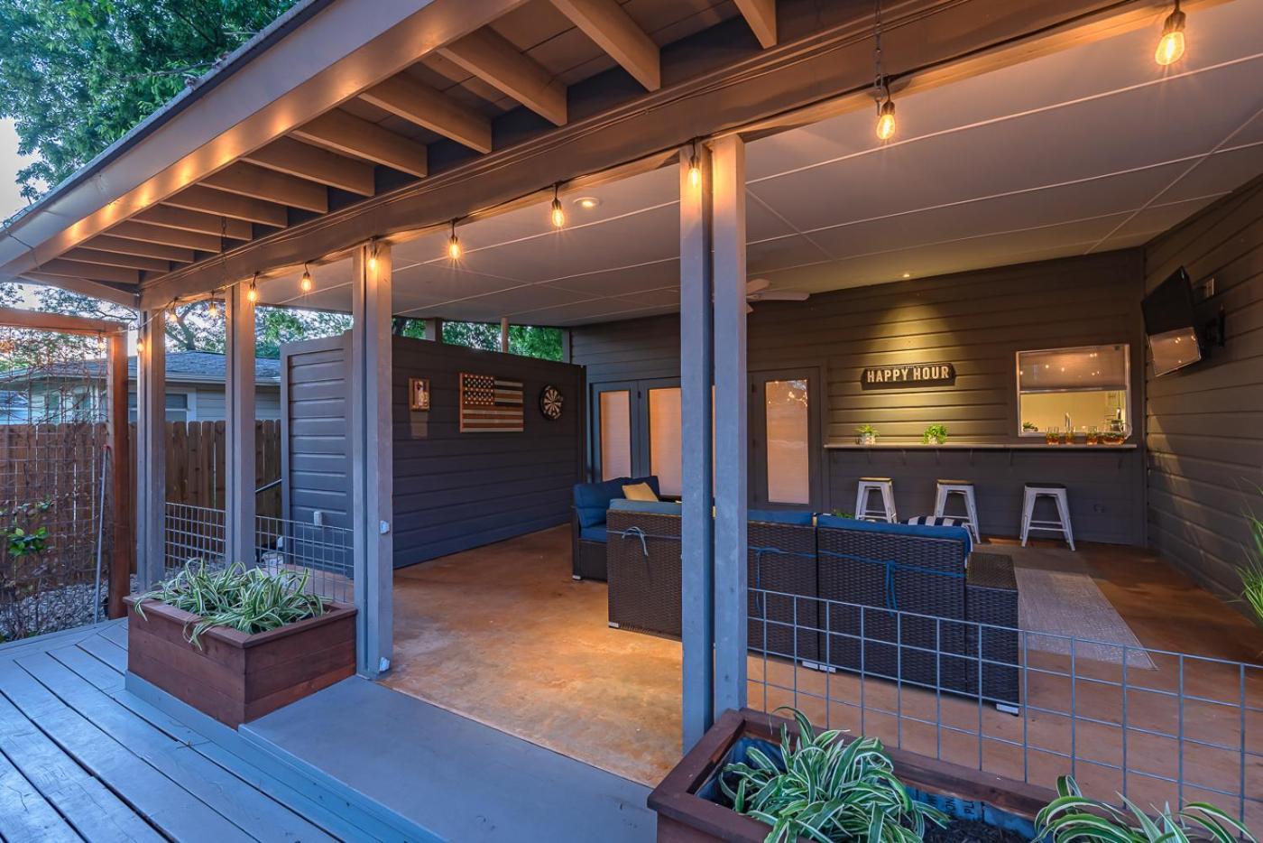 Serene Pool & Firepit In Stunning By Airport Holiday home *