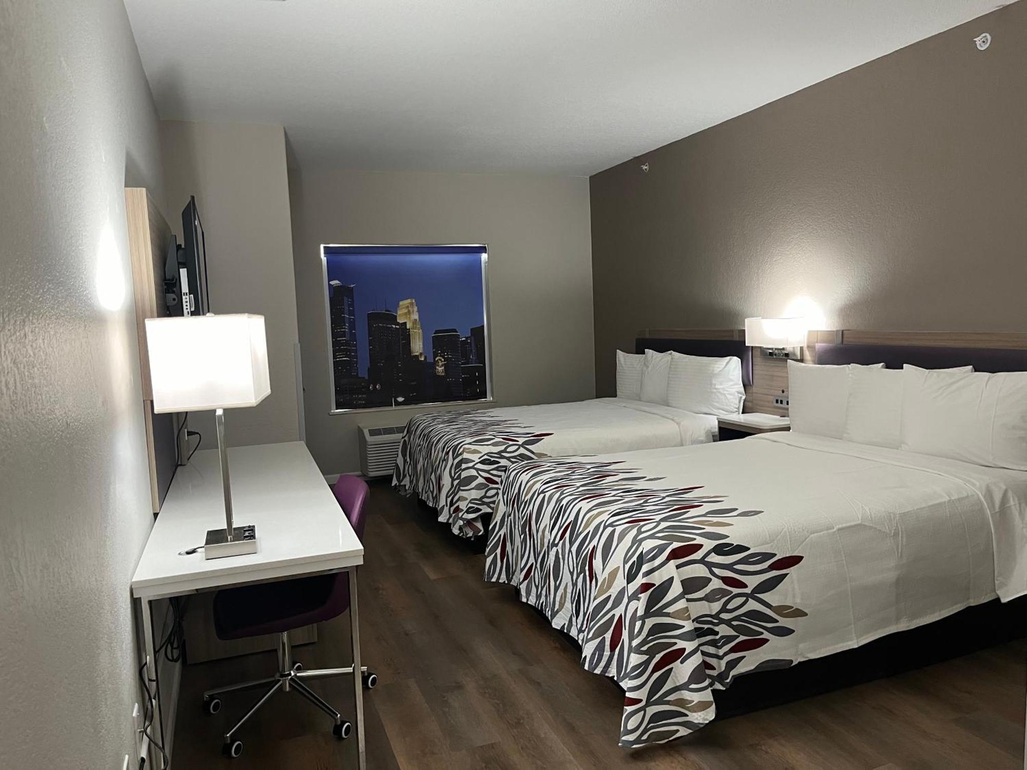 Hotel Red Roof Northeast 3*
