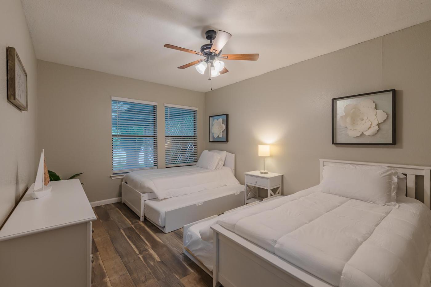 Holiday home Superb House By Seaworld, Private Pool & Gameroom San Antonio