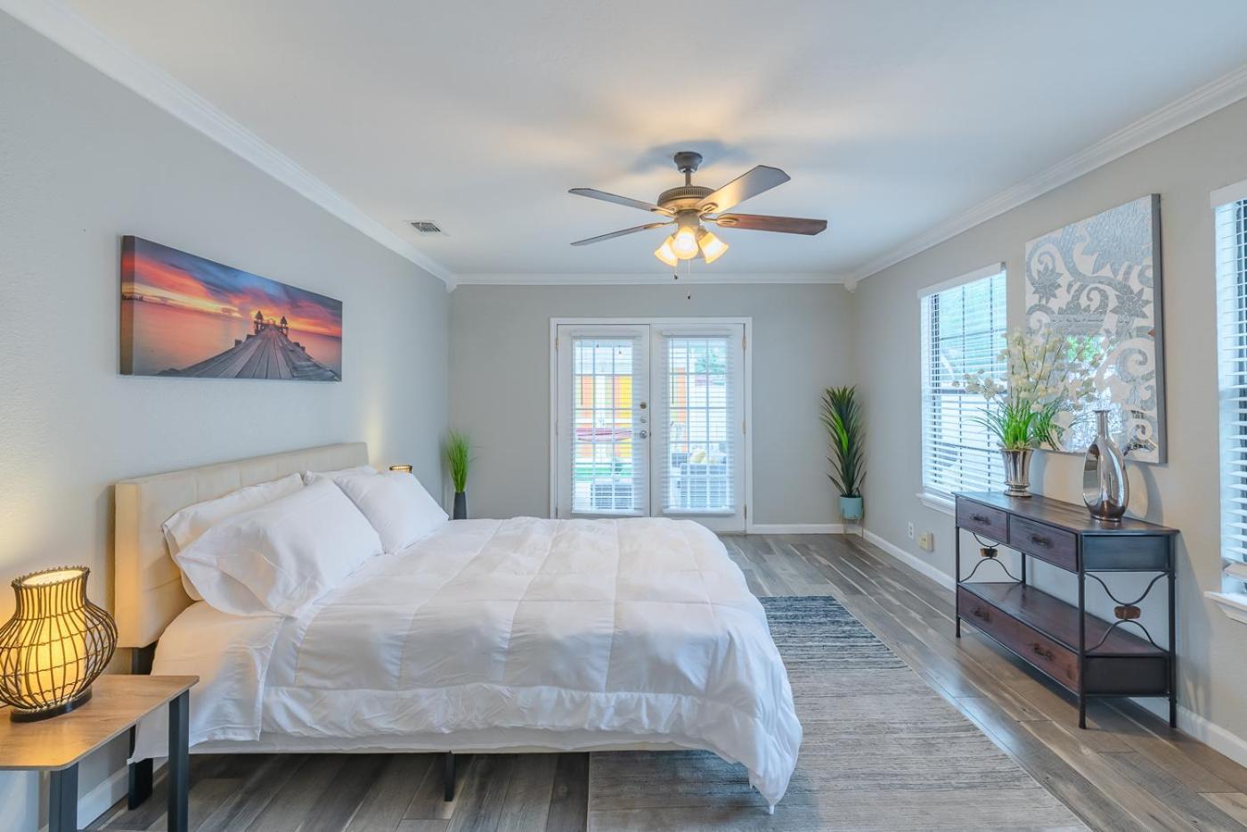 Holiday home Superb House By Seaworld, Private Pool & Gameroom