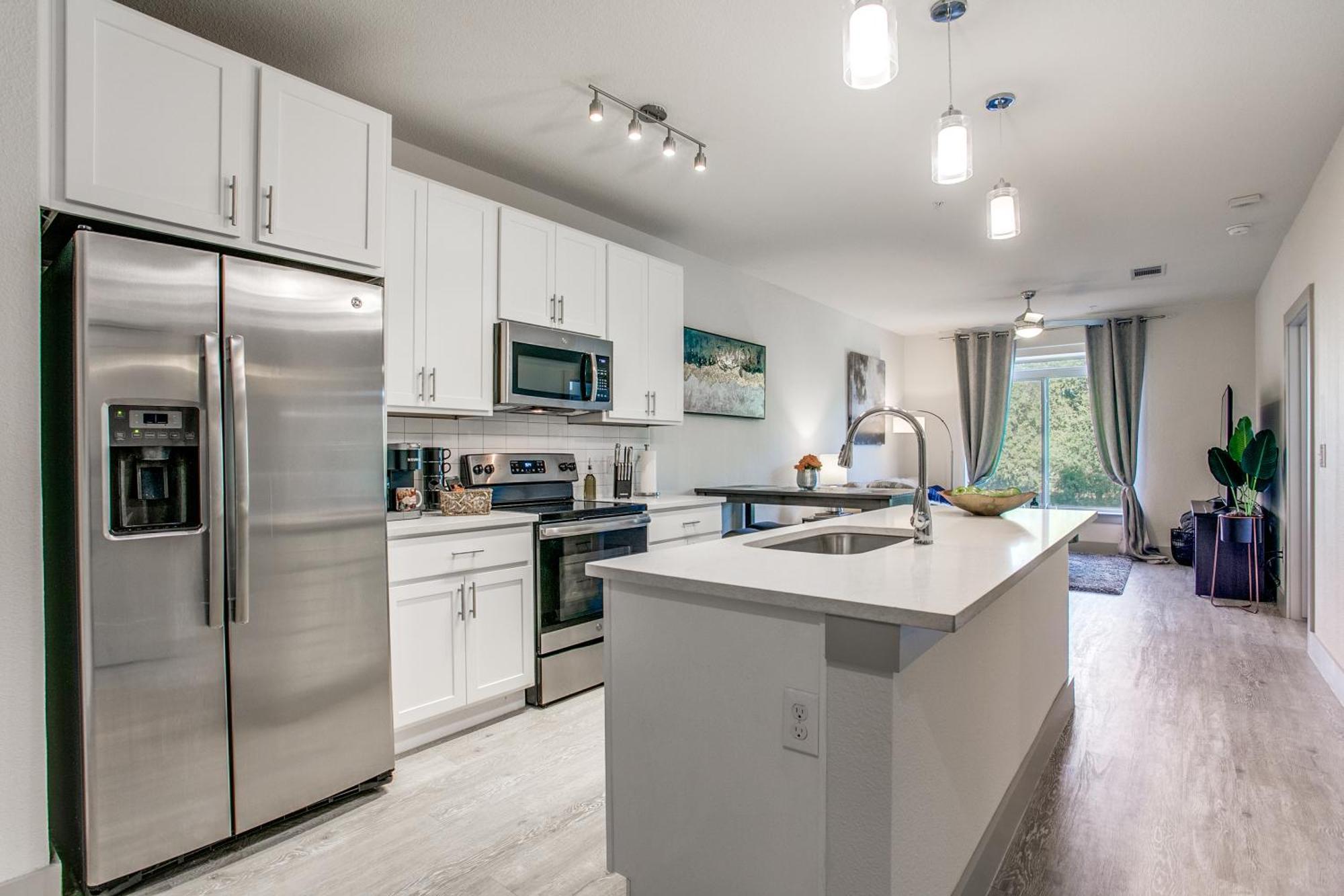 Luxury Facing Riverwalk Free Parking Pet Friendly Centrally Located