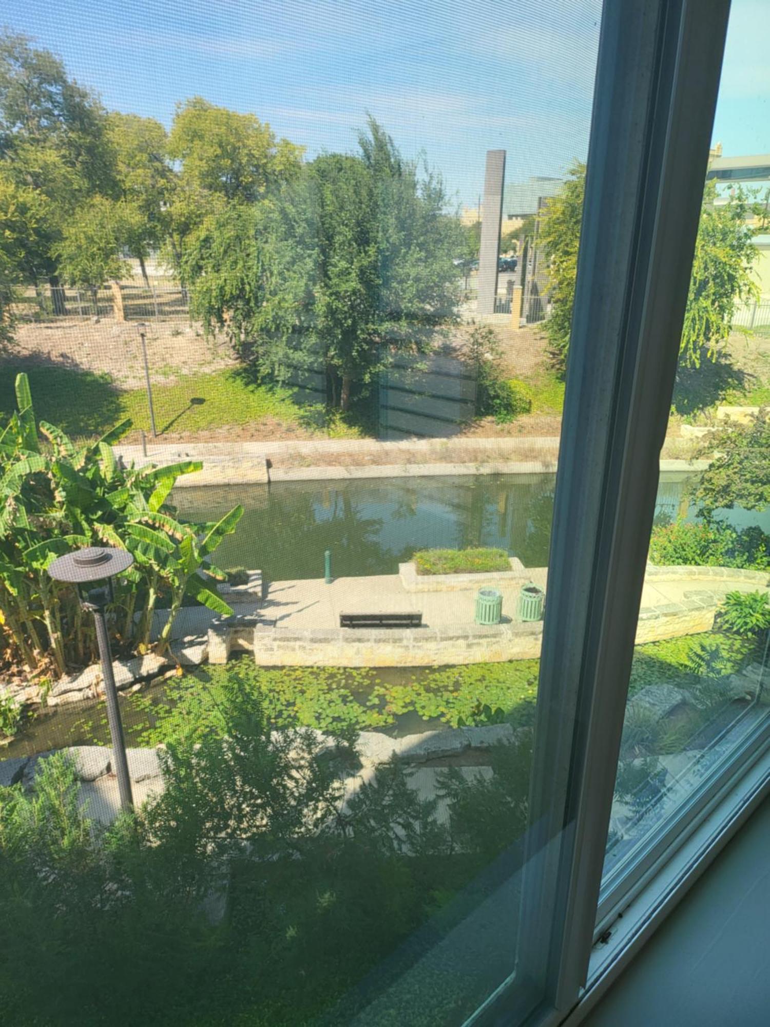 Luxury Facing Riverwalk Free Parking Pet Friendly Centrally Located