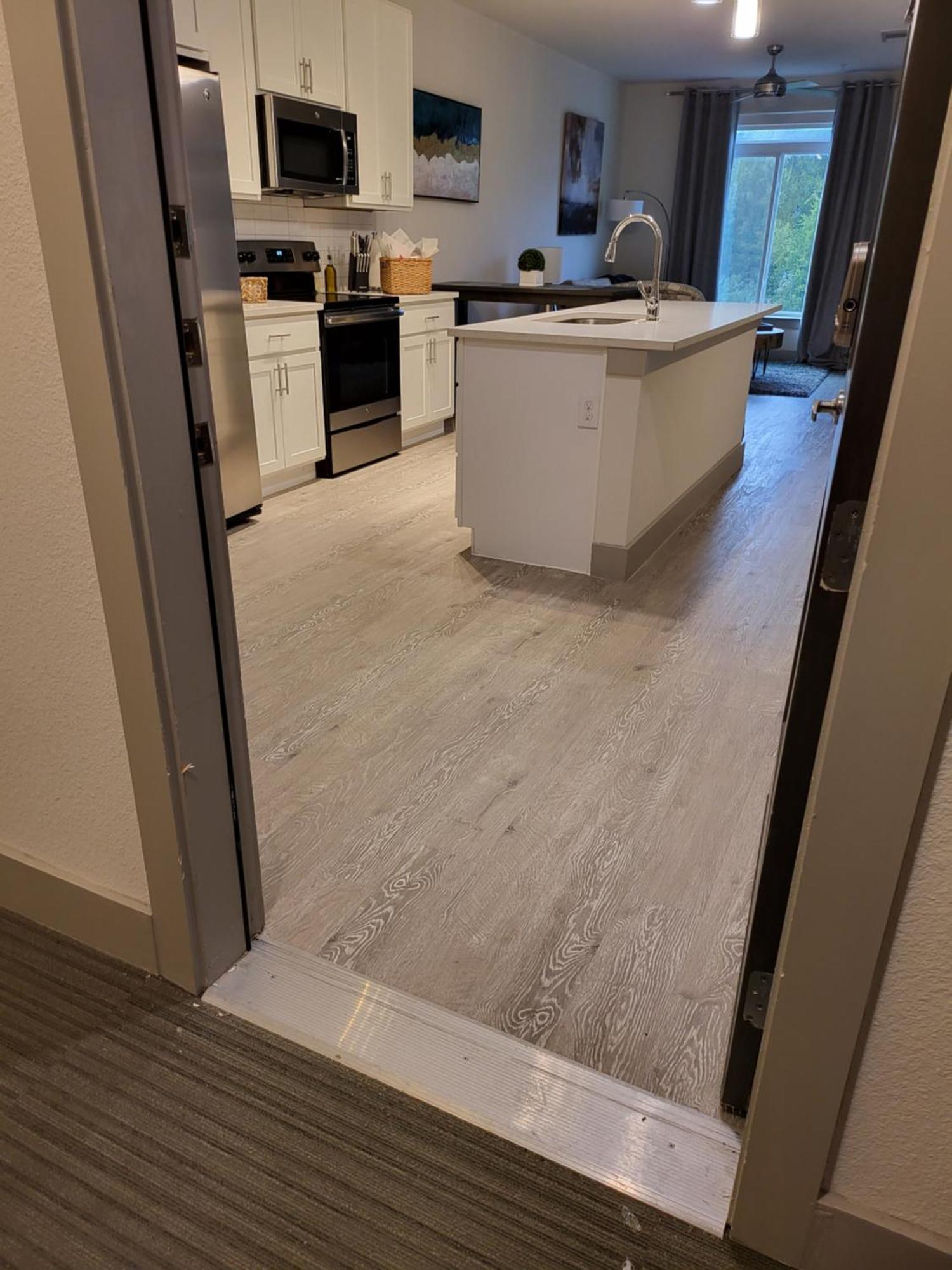 Apartment Luxury Facing Riverwalk Free Parking Pet Friendly Centrally Located