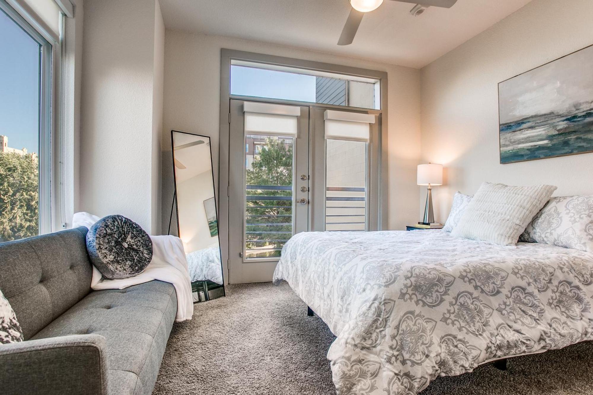 Luxury Facing Riverwalk Free Parking Pet Friendly Centrally Located