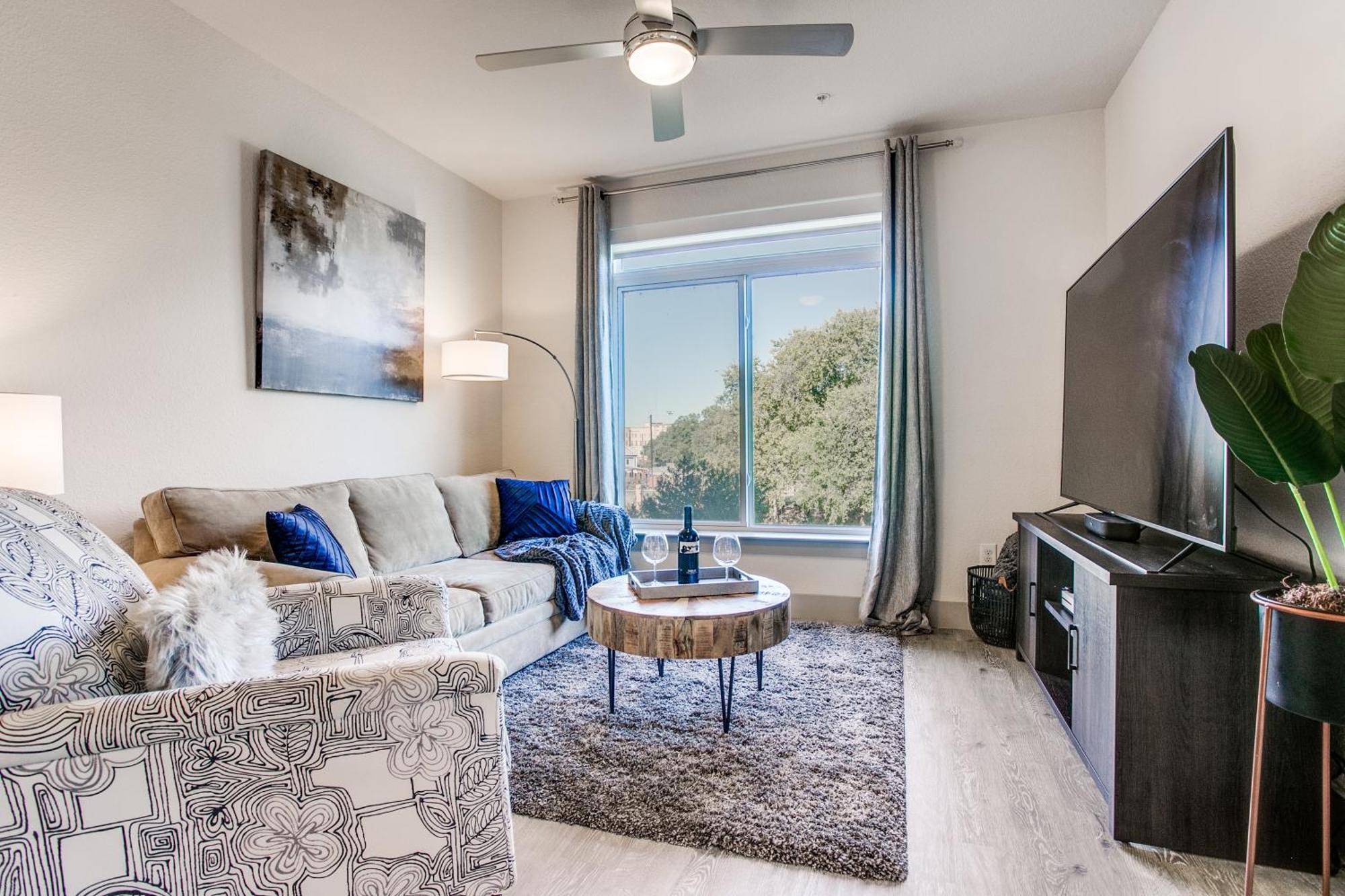 Luxury Facing Riverwalk Free Parking Pet Friendly Centrally Located San Antonio