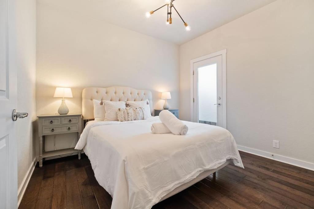Holiday home New! The Courtland, 2 Car Garage *