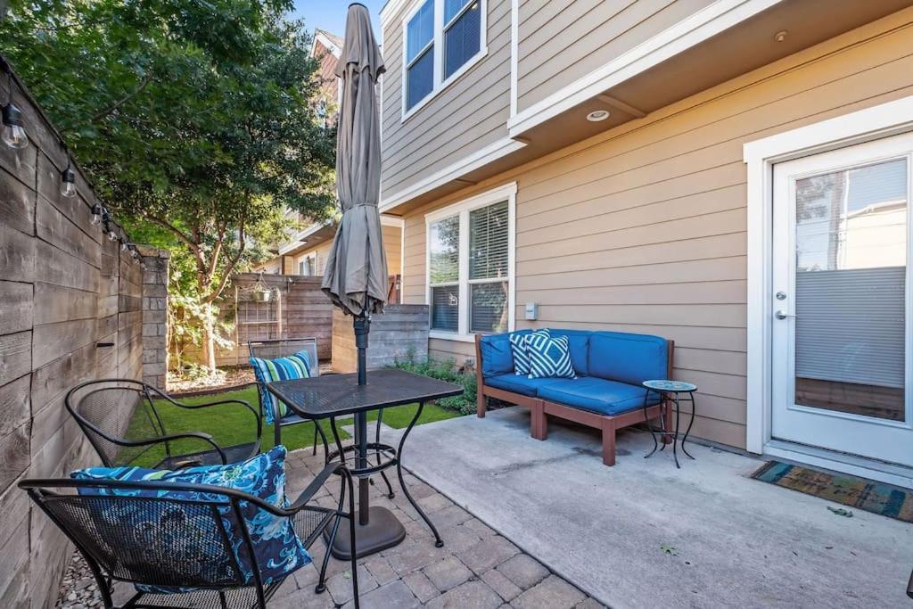 Holiday home New! The Courtland, 2 Car Garage *