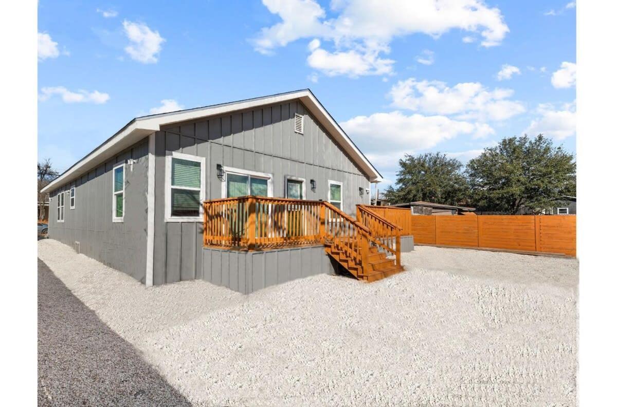 Retreat To A Brand-new Downtown 4br3ba Holiday home *
