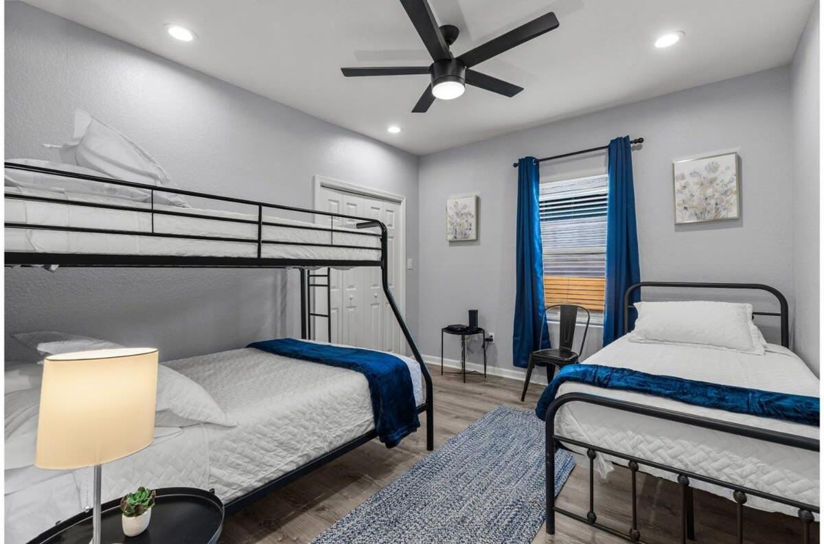 Retreat To A Brand-new Downtown 4br3ba Holiday home San Antonio