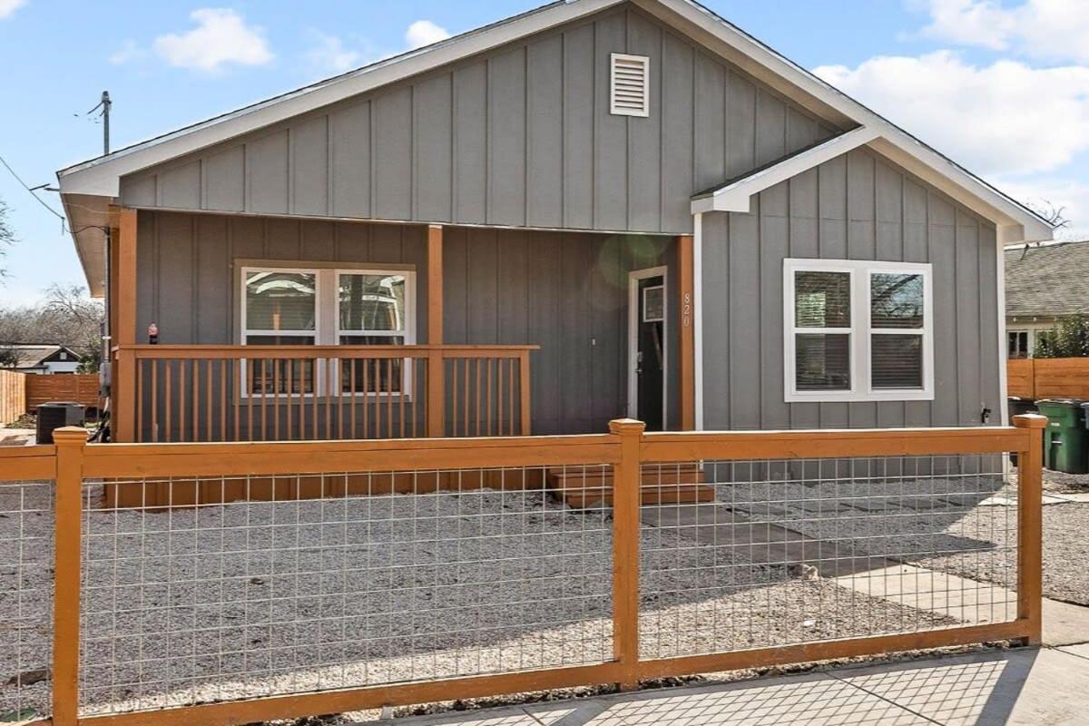 Holiday home Retreat To A Brand-new Downtown 4br3ba