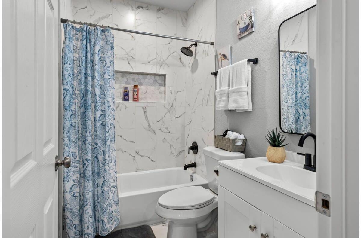 Retreat To A Brand-new Downtown 4br3ba Holiday home *