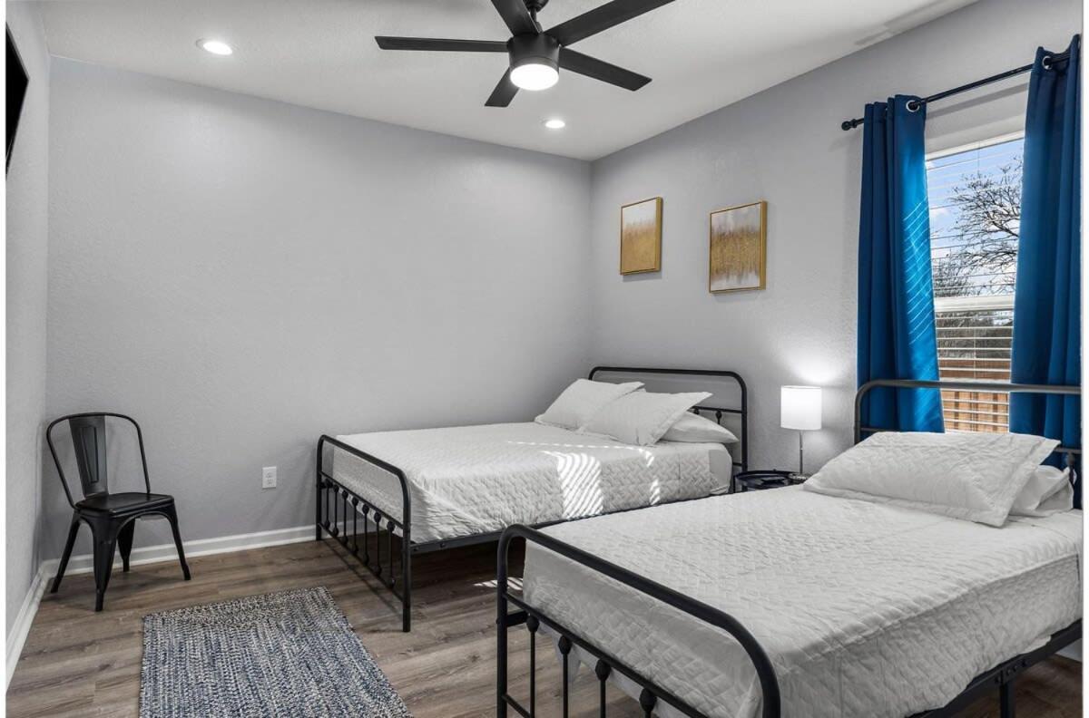 Retreat To A Brand-new Downtown 4br3ba Holiday home