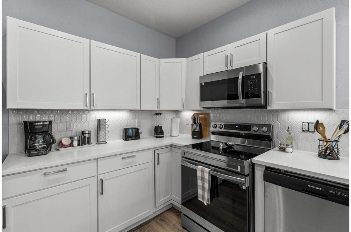 Retreat To A Brand-new Downtown 4br3ba Holiday home *