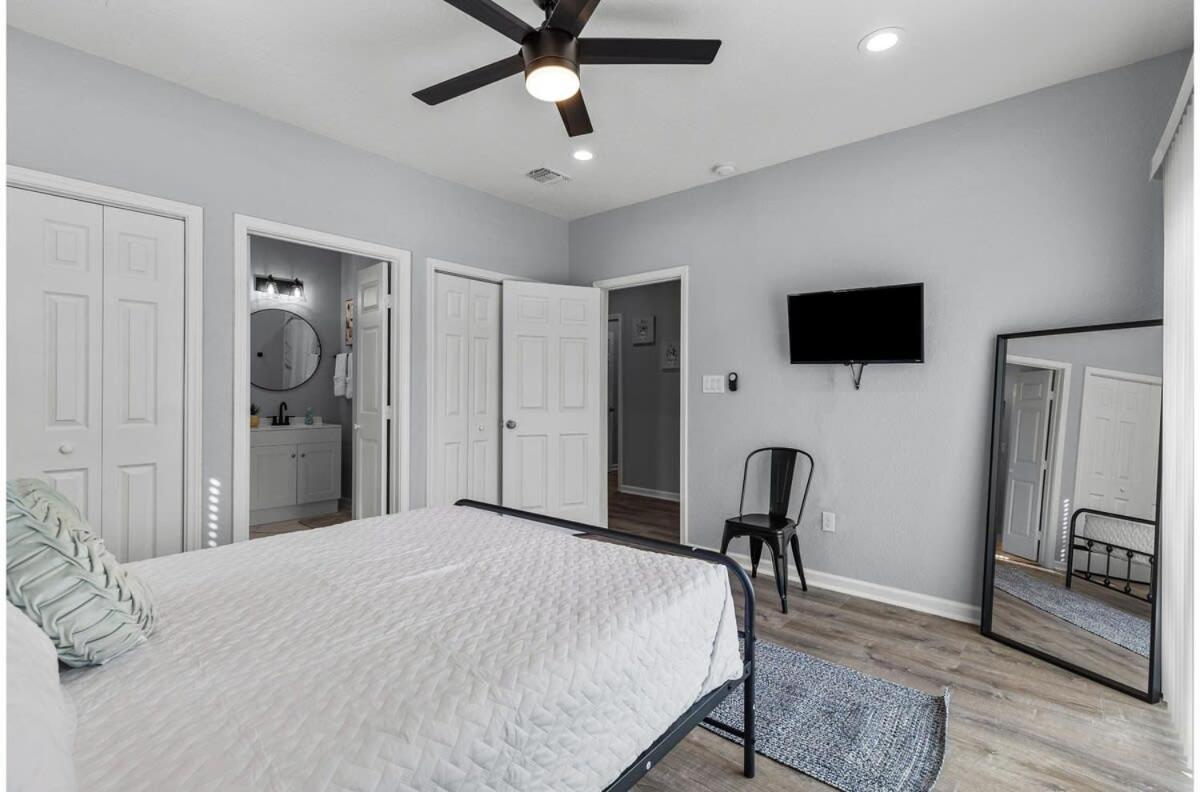 Retreat To A Brand-new Downtown 4br3ba * San Antonio