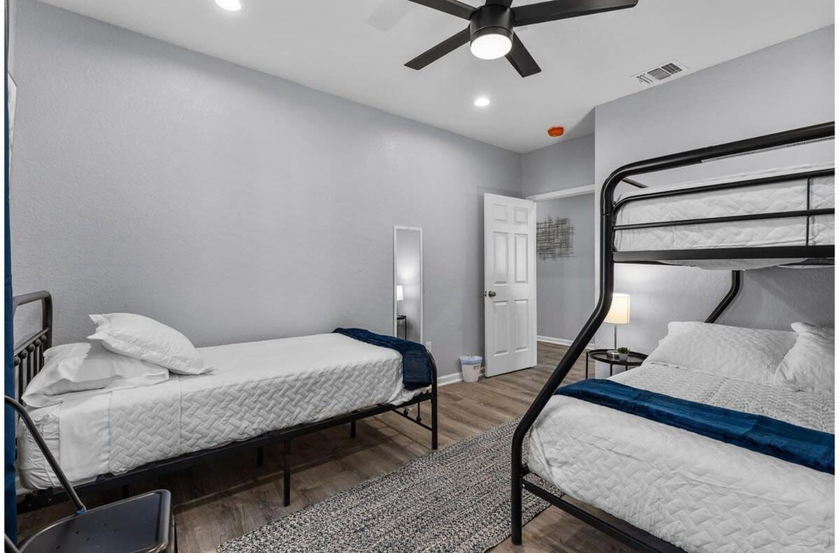 Retreat To A Brand-new Downtown 4br3ba Holiday home San Antonio