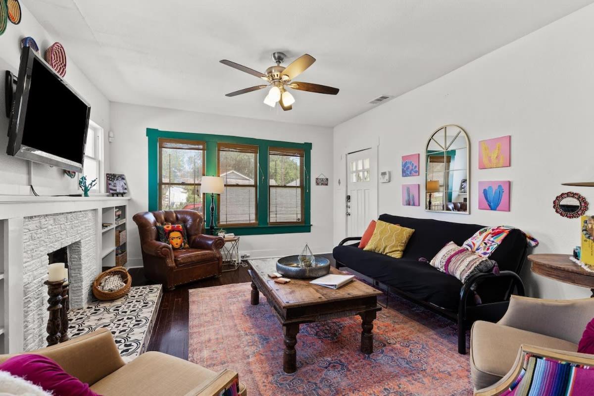 Holiday home Gorgeous Artistic Fully Fenced Near Downtown San Antonio