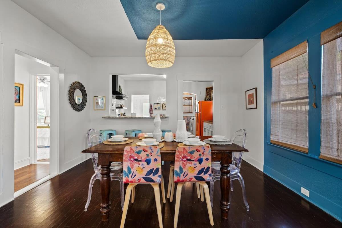 Gorgeous Artistic Fully Fenced Near Downtown Holiday home *