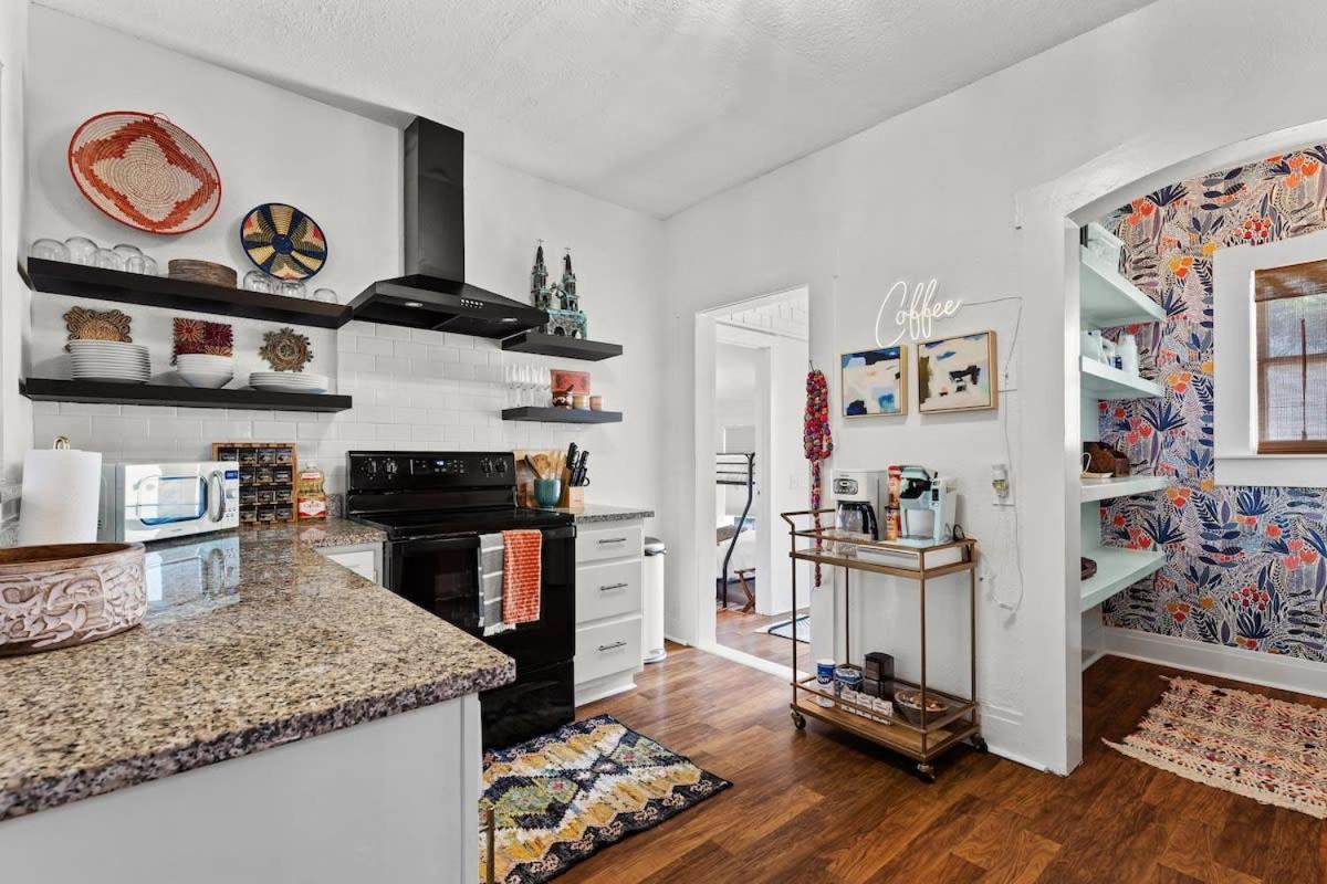 Holiday home Gorgeous Artistic Fully Fenced Near Downtown *