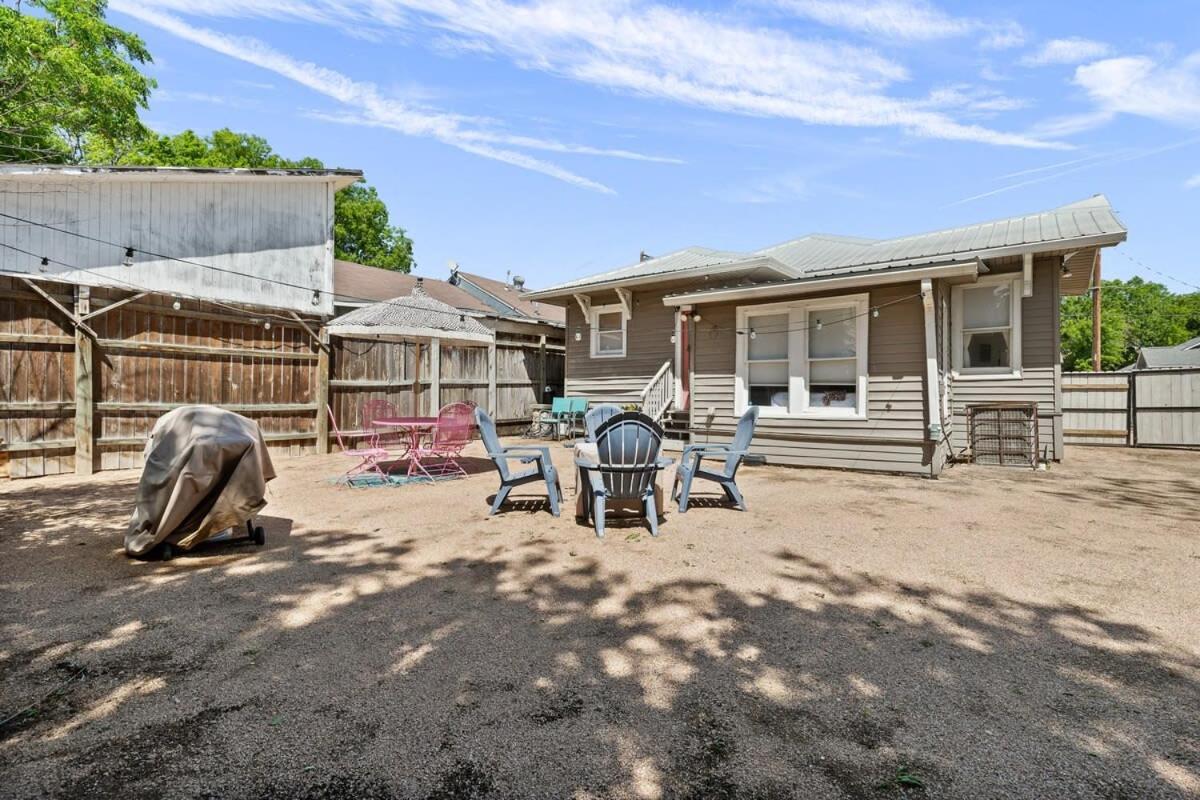 Gorgeous Artistic Fully Fenced Near Downtown Holiday home San Antonio