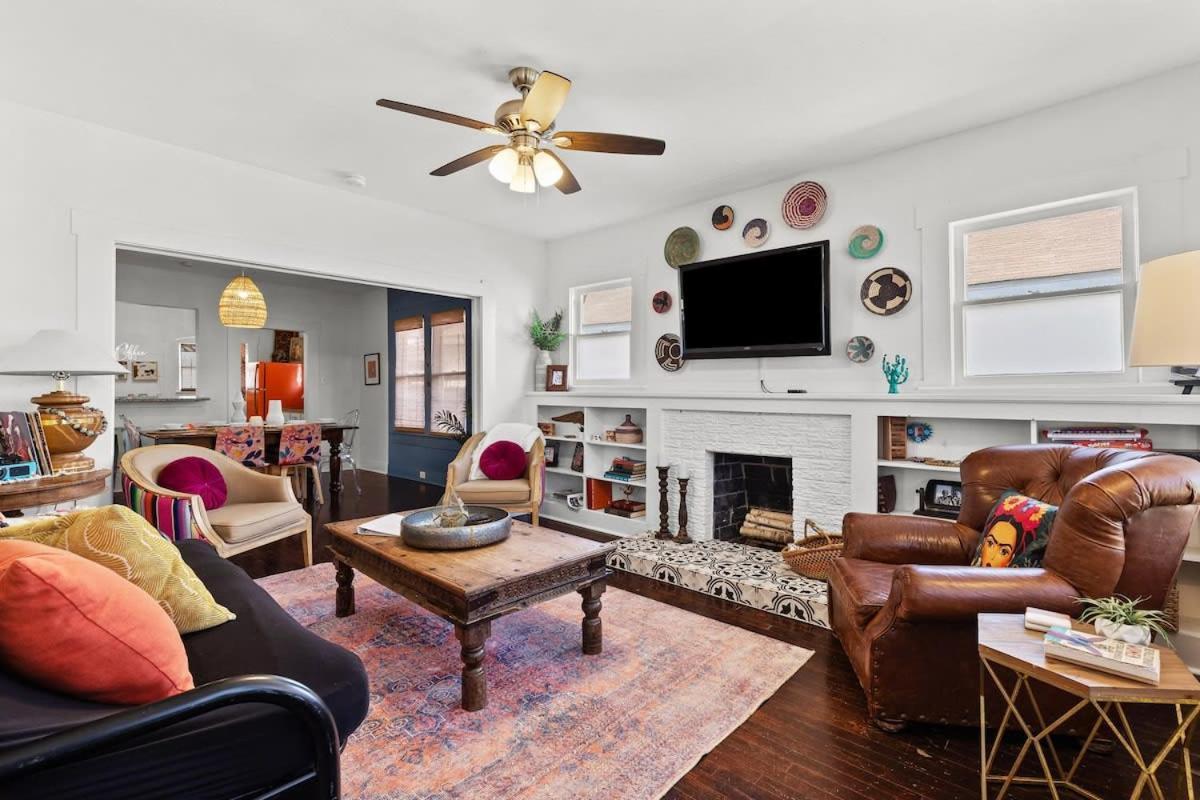 Gorgeous Artistic Fully Fenced Near Downtown Holiday home